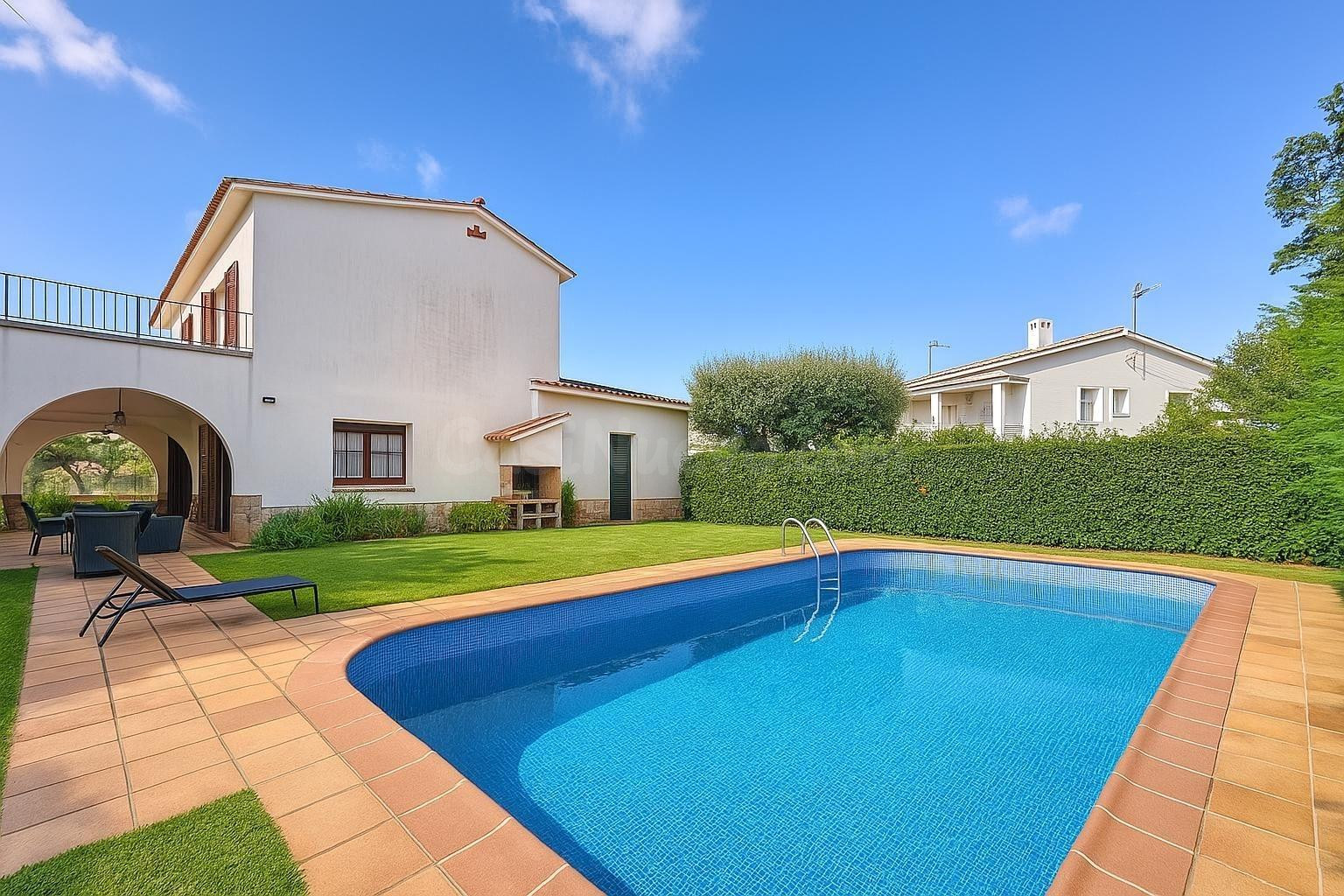 Espectacular Chalet en Maçanet de la Selva con Jardín y Piscina