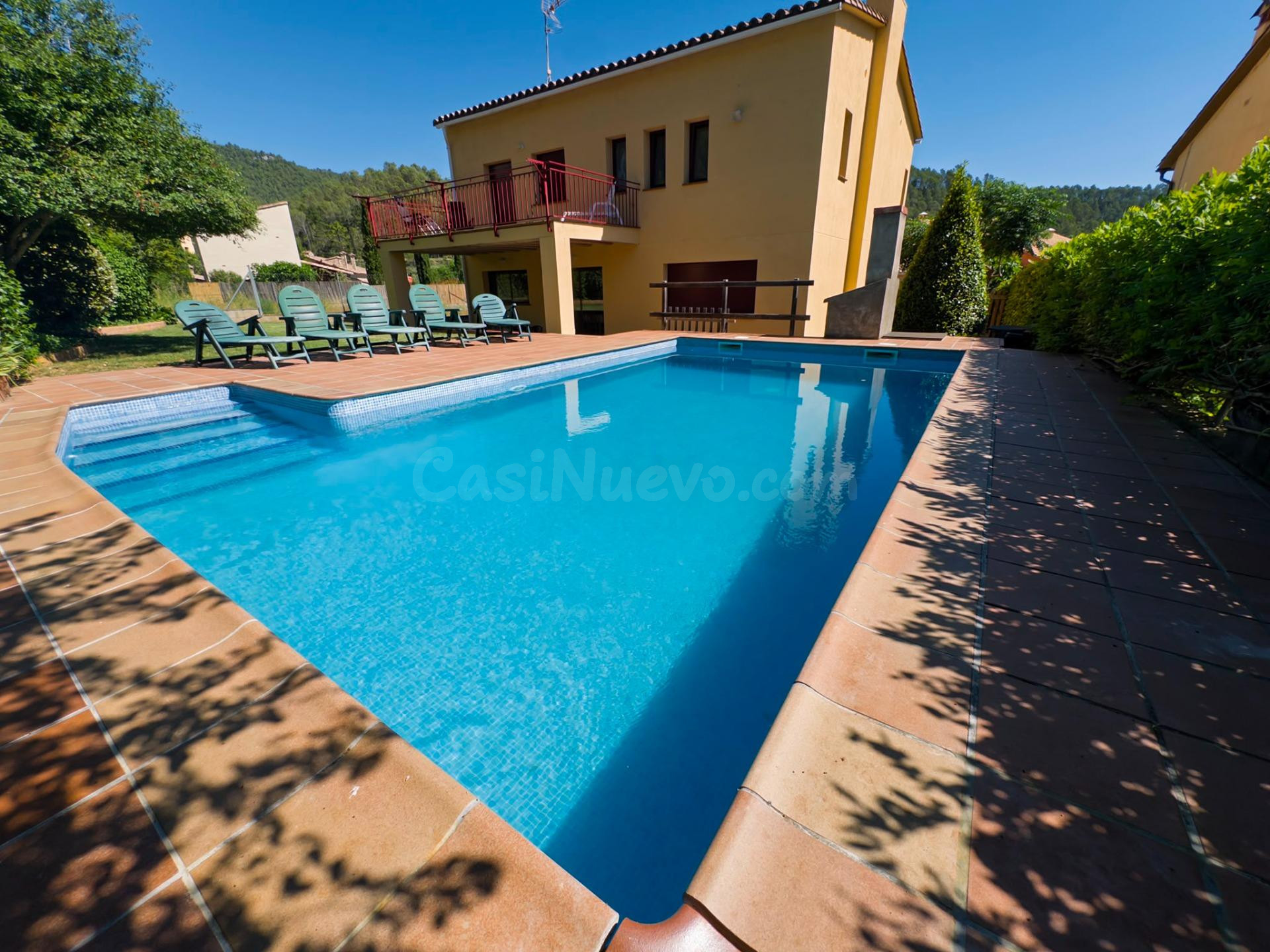 Exclusiva propiedad con piscina, 5 habitaciones y licencia turística en Sant Llorenç de la Muga