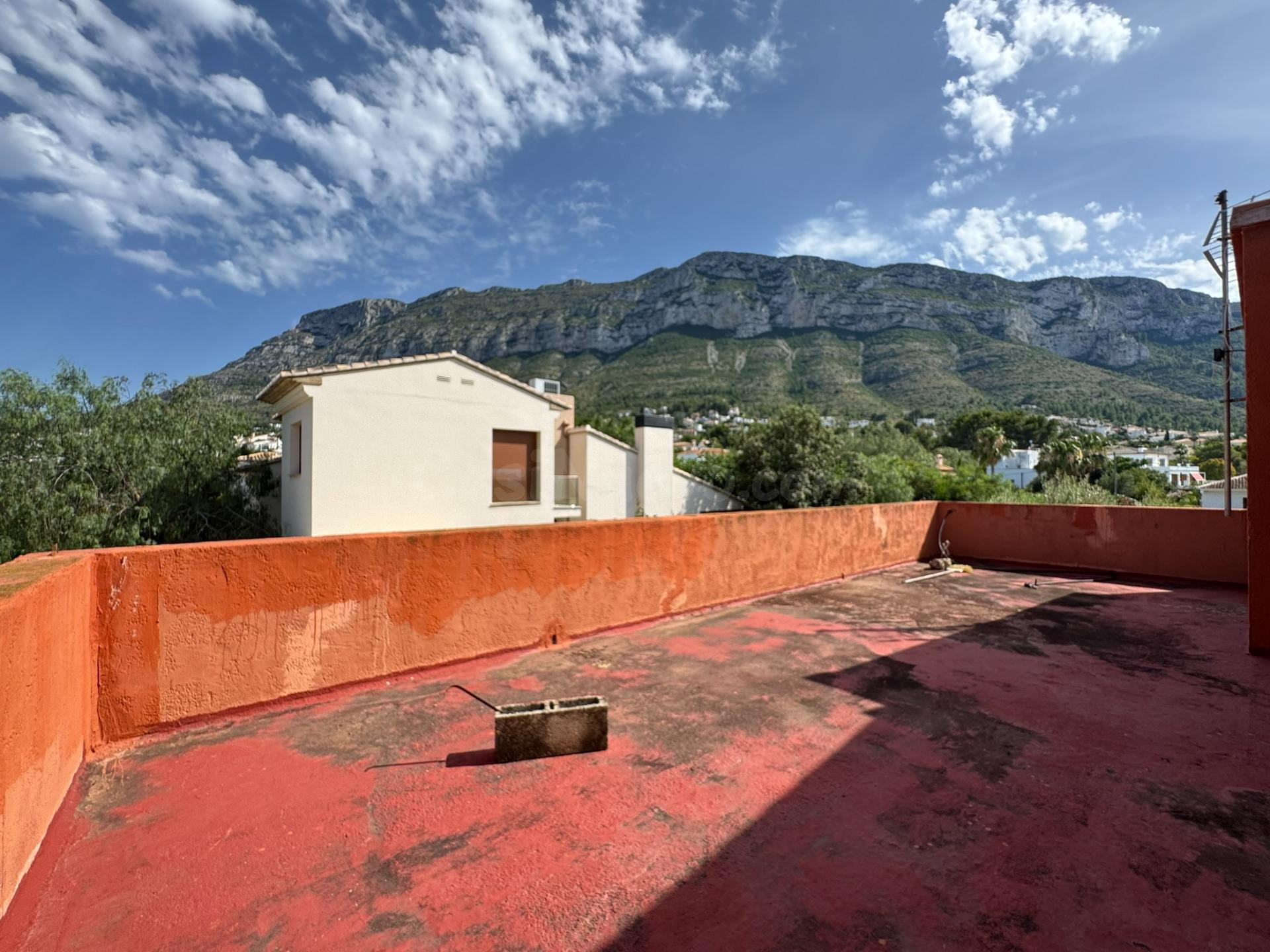 CHALET PARA REFORMAR EN ZONA CAMPUSOS