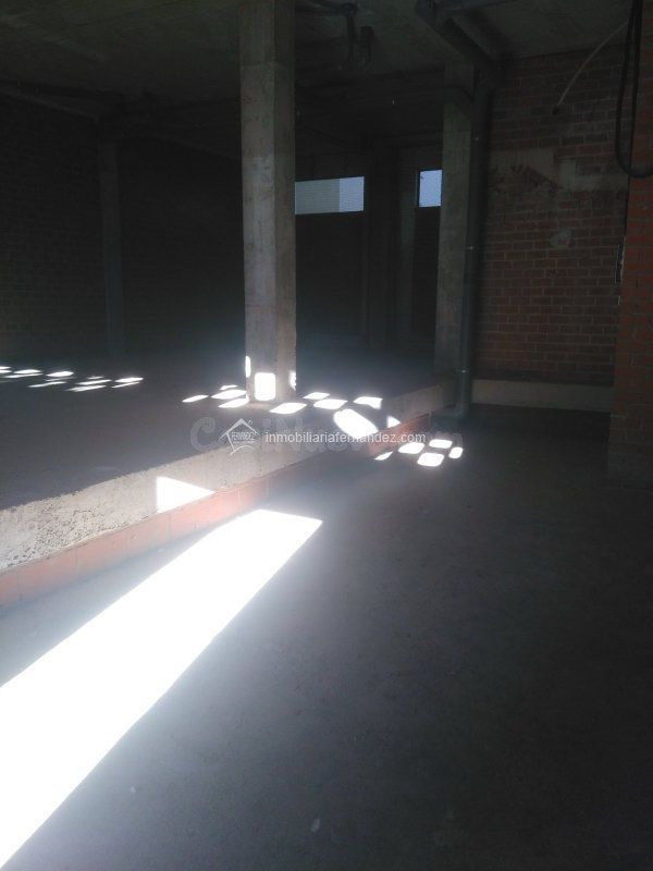 Local comercial 210m² en alquiler - CASAR DE CACERES