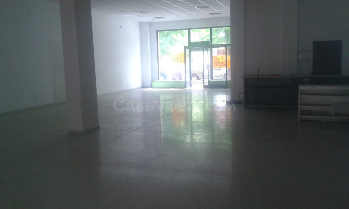 Local comercial 300m² en alquiler - Centro
