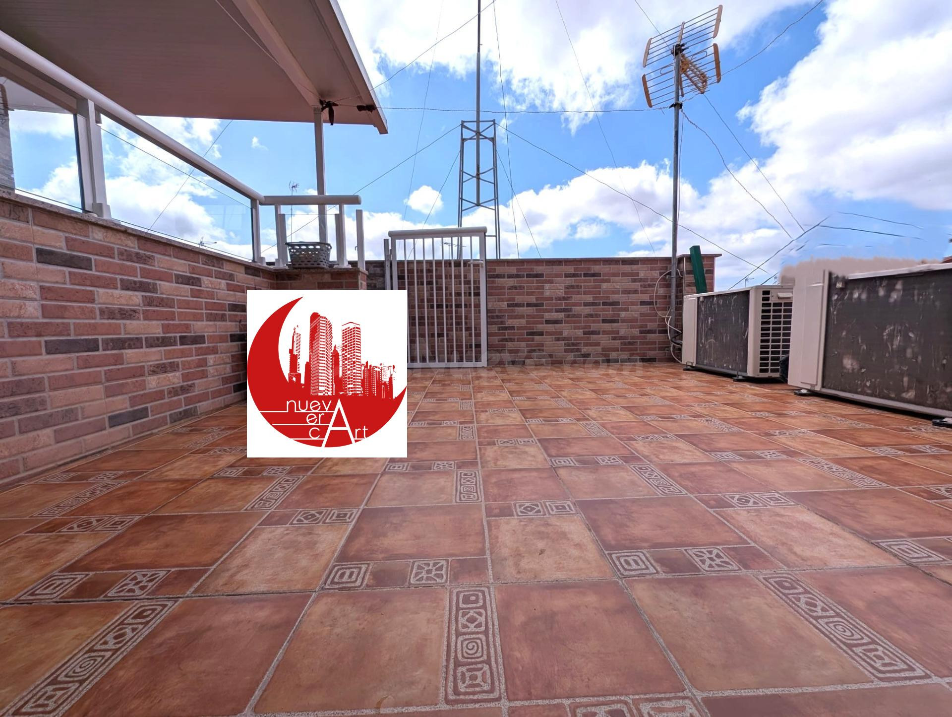 ¡Acogedora Casa Reformada en Venta de 4 habitaciones, patio 