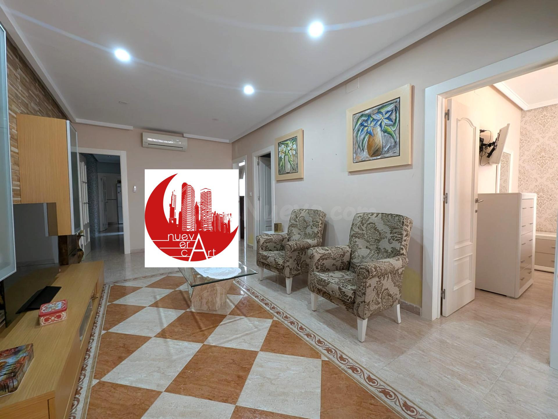 ¡Acogedora Casa Reformada en Venta de 4 habitaciones, patio  - foto 2