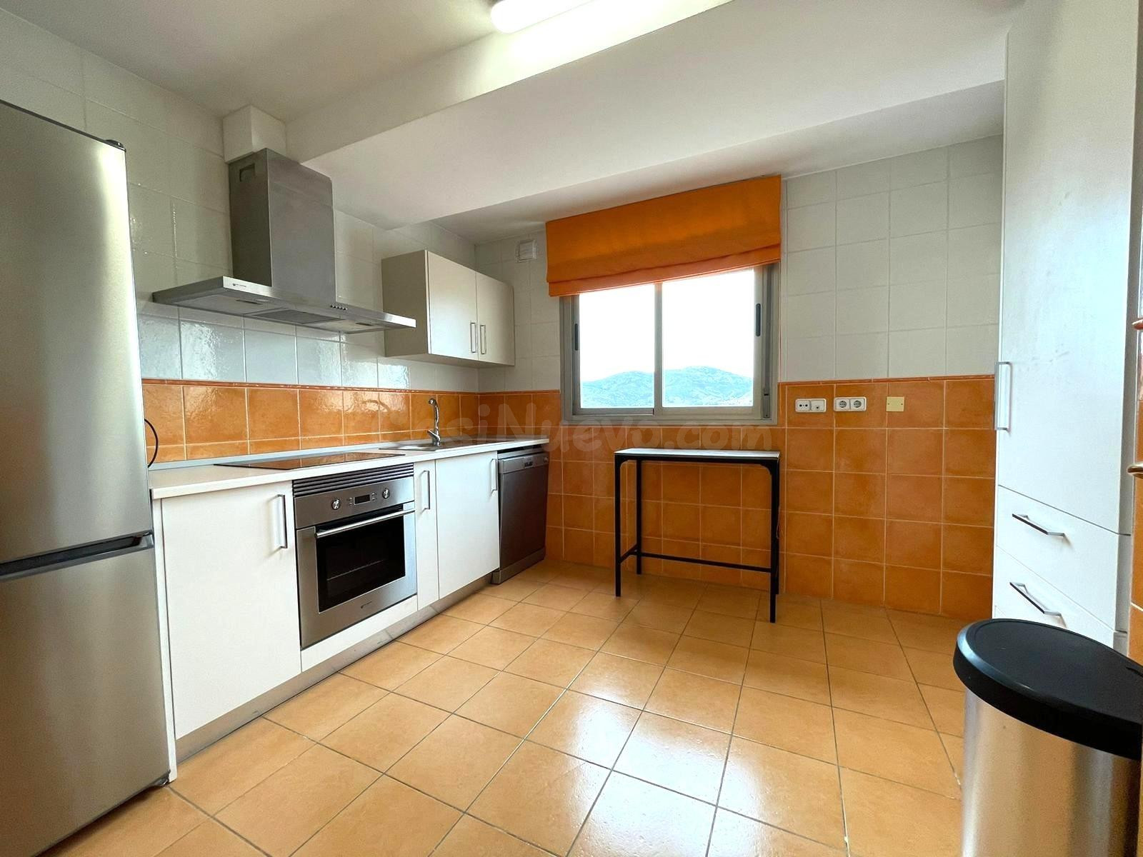 ¡Ático en venta de 3 dormitorios, 2 baños y plaza de garaje en zona en Estación!