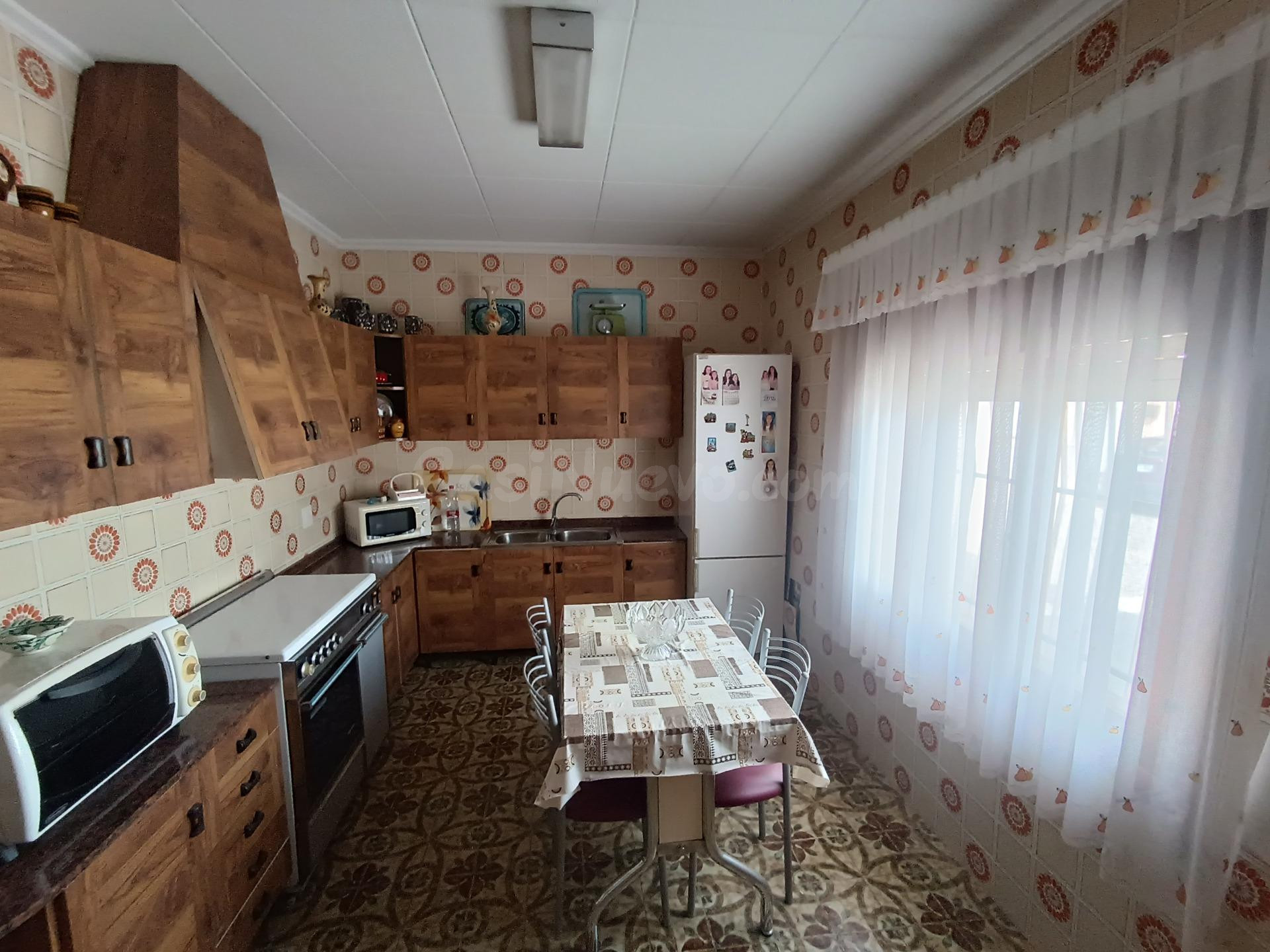 Amplia Planta Baja  CON ACCESO A TRES CALLES en venta en Miranda - Ideal para Familias
