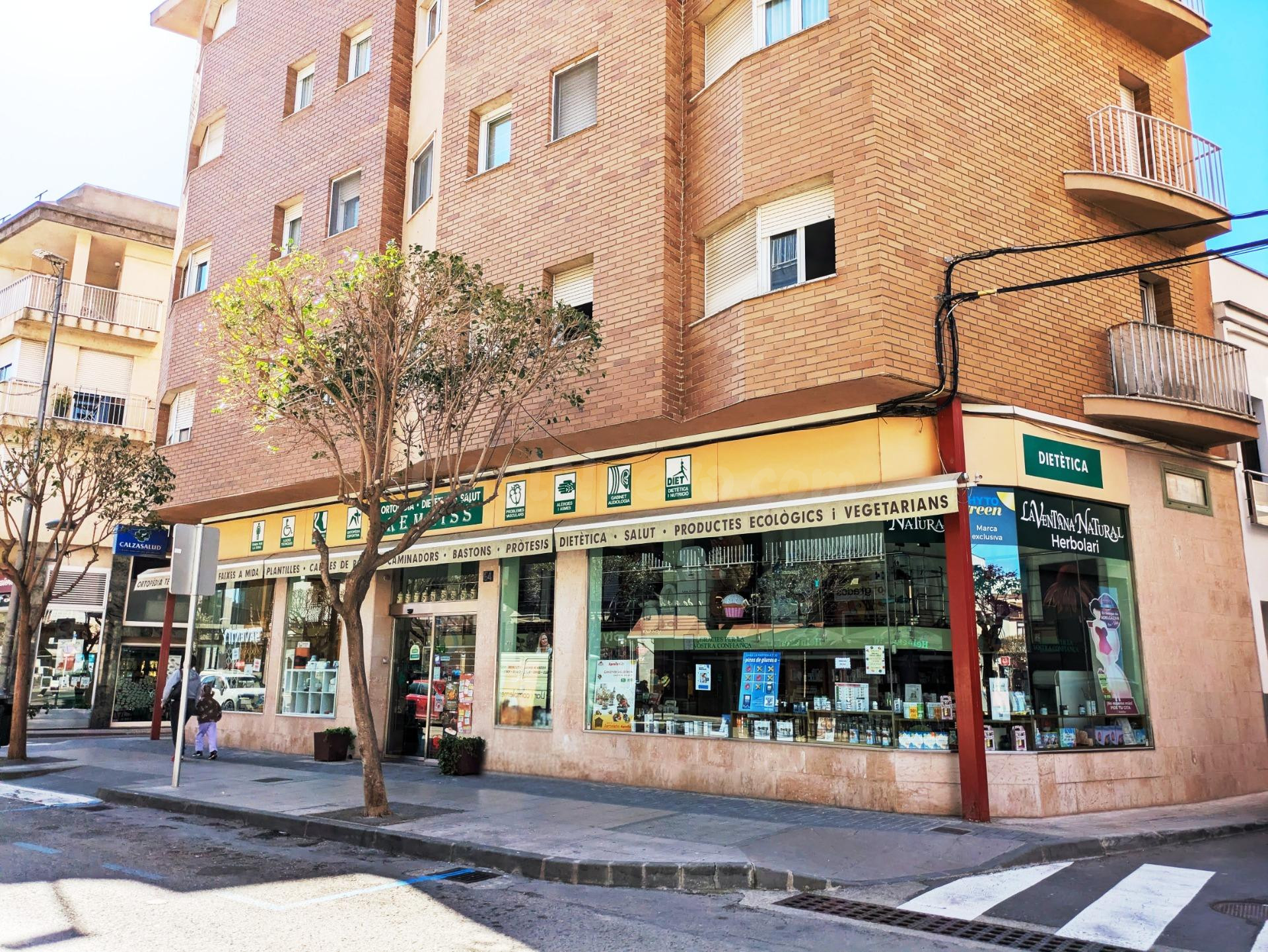 TRASPASO DE LOCAL CÉNTRICO AV. DE LA RÀPITA EN AMPOSTA