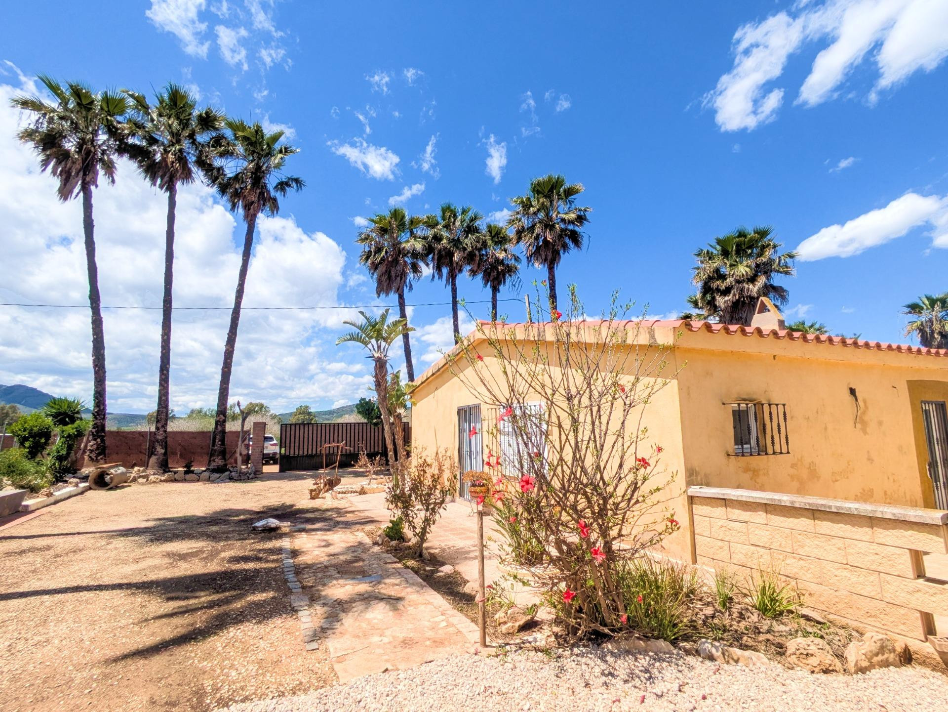 FINCA RÚSTICA VALLADA EN AMPOSTA ZONA ULLALS DE BALTASAR