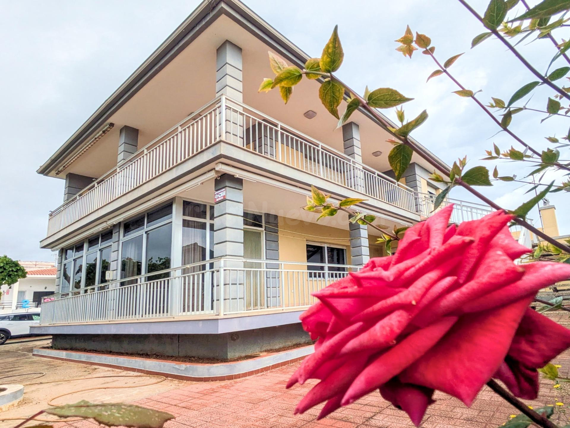 MAGNIFICO CHALET DE DOS PLANTAS EN VENDA A 5 MINUTOS DE LA P
