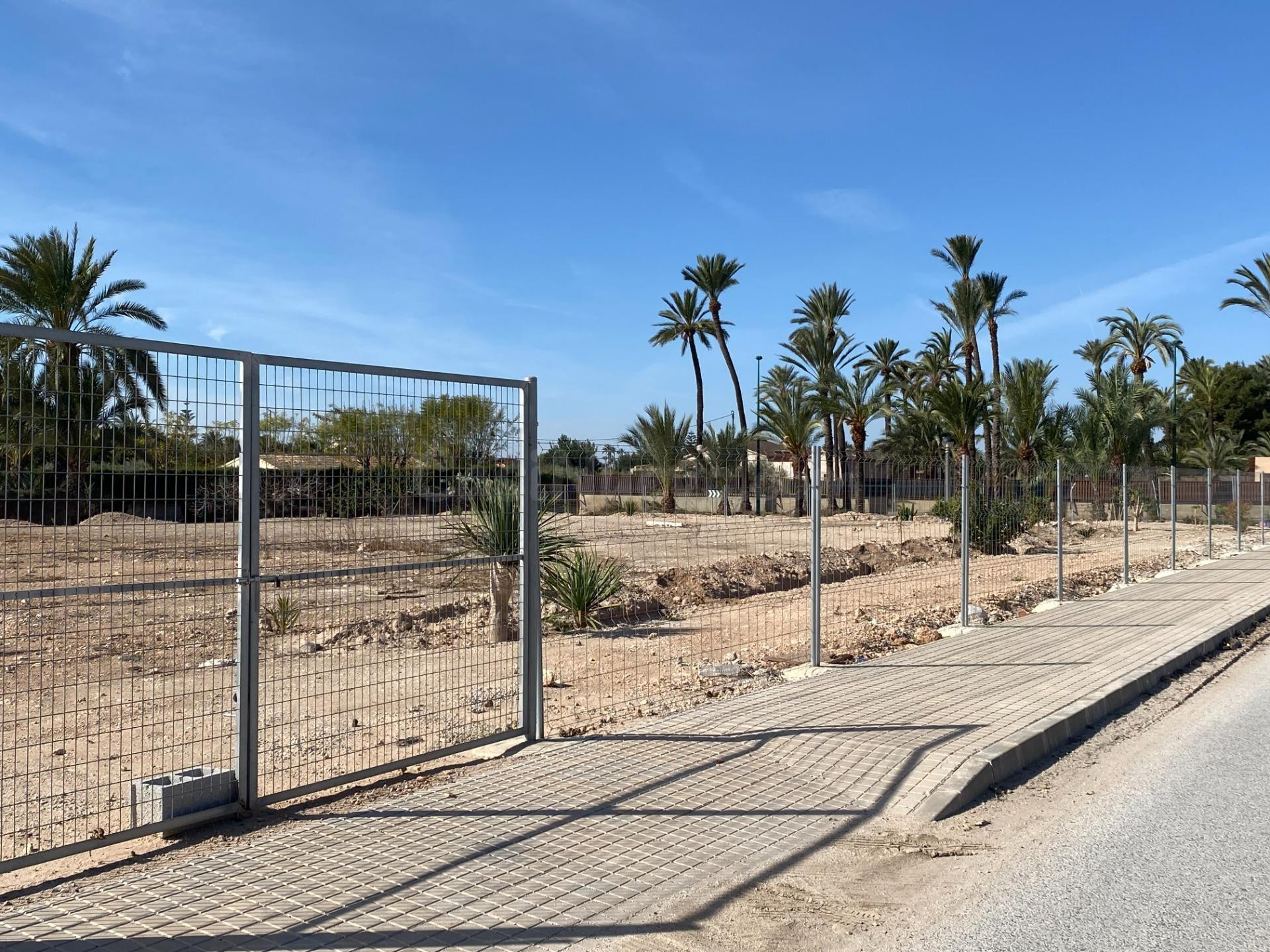 Oportunidad única: Amplia Parcela en Alzabares, Elche.