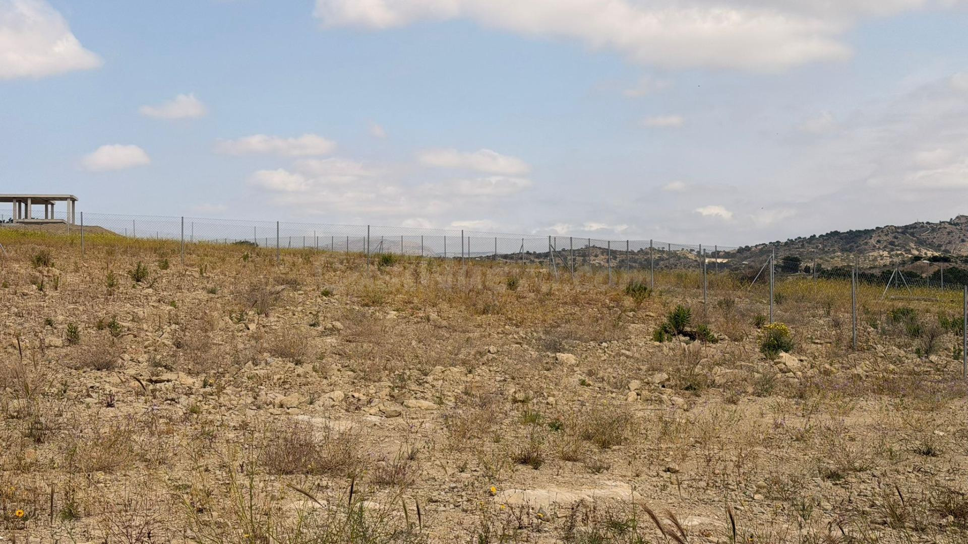 Terreno Urbano Oportunidad de Inversión, en Monforte del Cid.