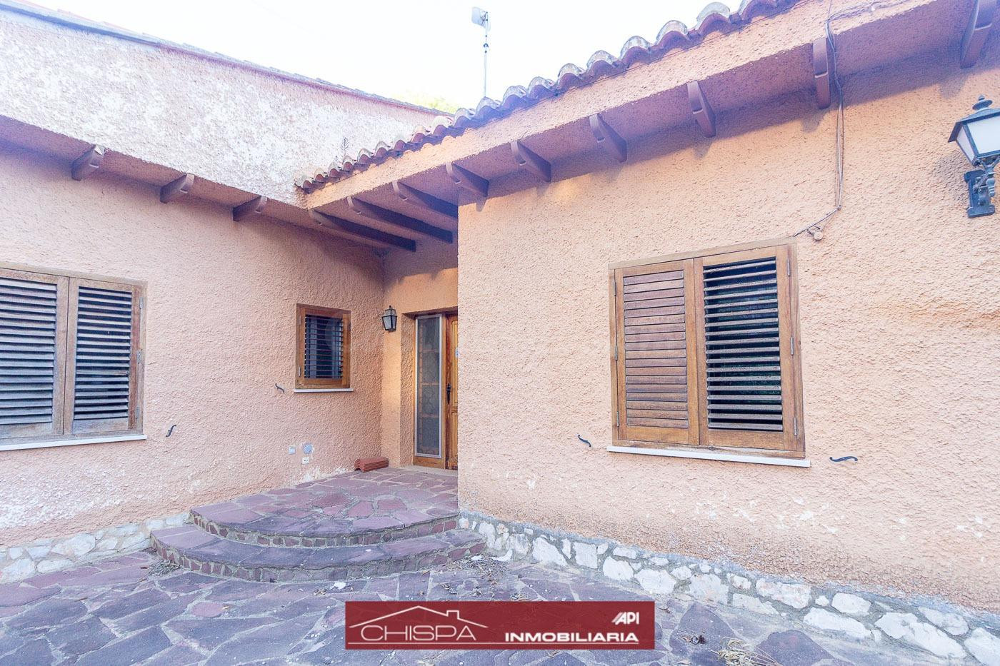 Gran chalet de ocho habitaciones con pista de tenis - foto 4