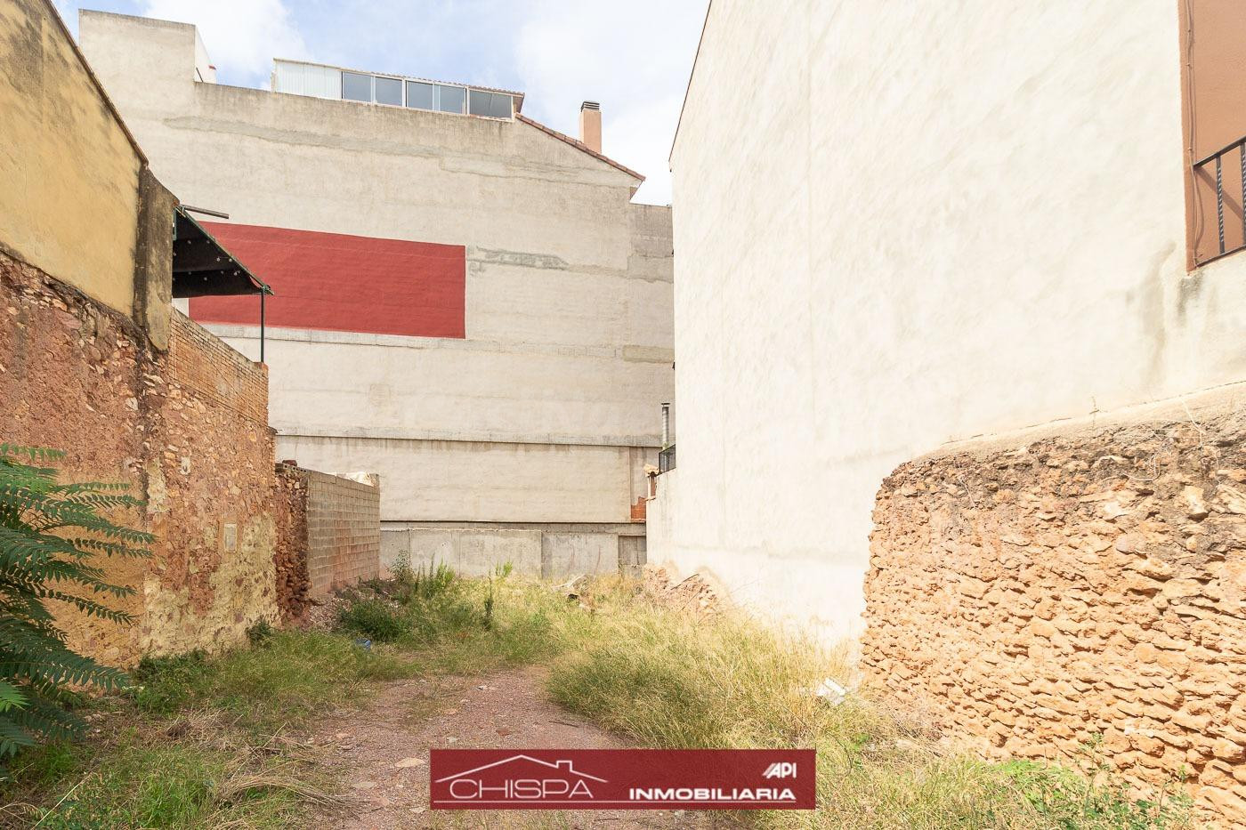 Solar urbano con proyecto para siete viviendas