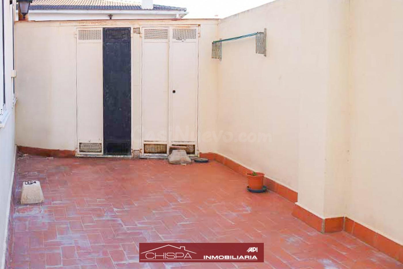 Piso en pleno casco urbano, de cuatro dormitorios y terraza - foto 4