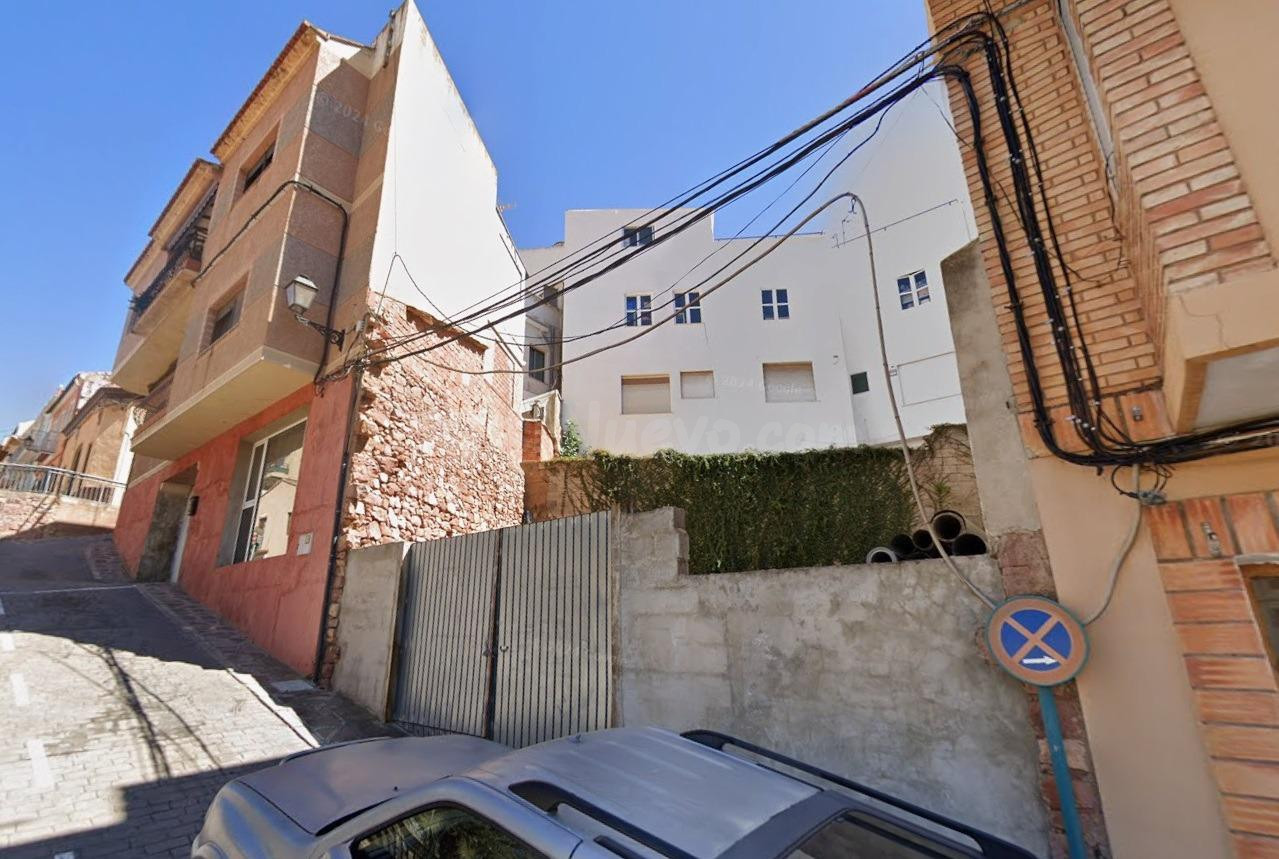 Parcela urbana en el centro de Serra