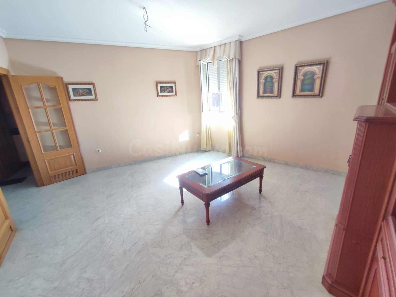 ¡¡ CASA ADOSADA EN SAN LORENZO CON PLAZA DE APARCAMIENTO INCLUIDA!!