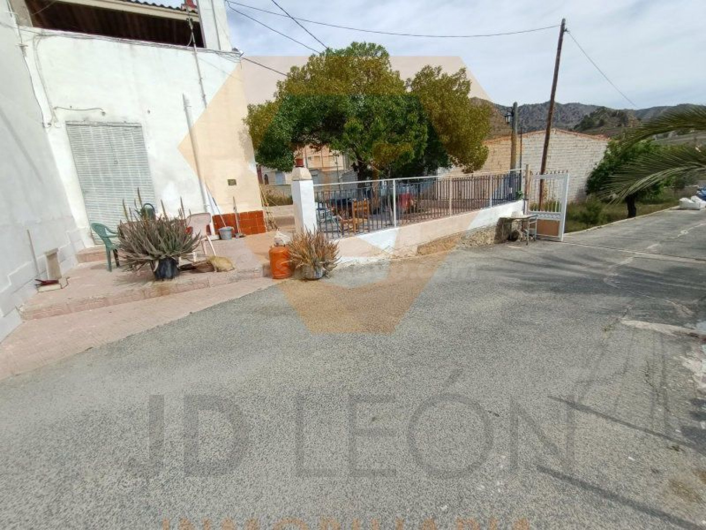 SE VENDE CASA CON PARCELA EN BARINAS