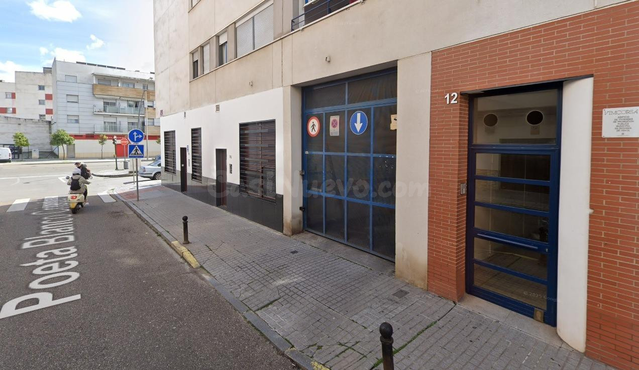 ¡¡ PLAZA DE GARAJE EN VENTA EN LEVANTE PARA COCHE GRANDE, CERCA DE CEIP LOS CALIFAS !!