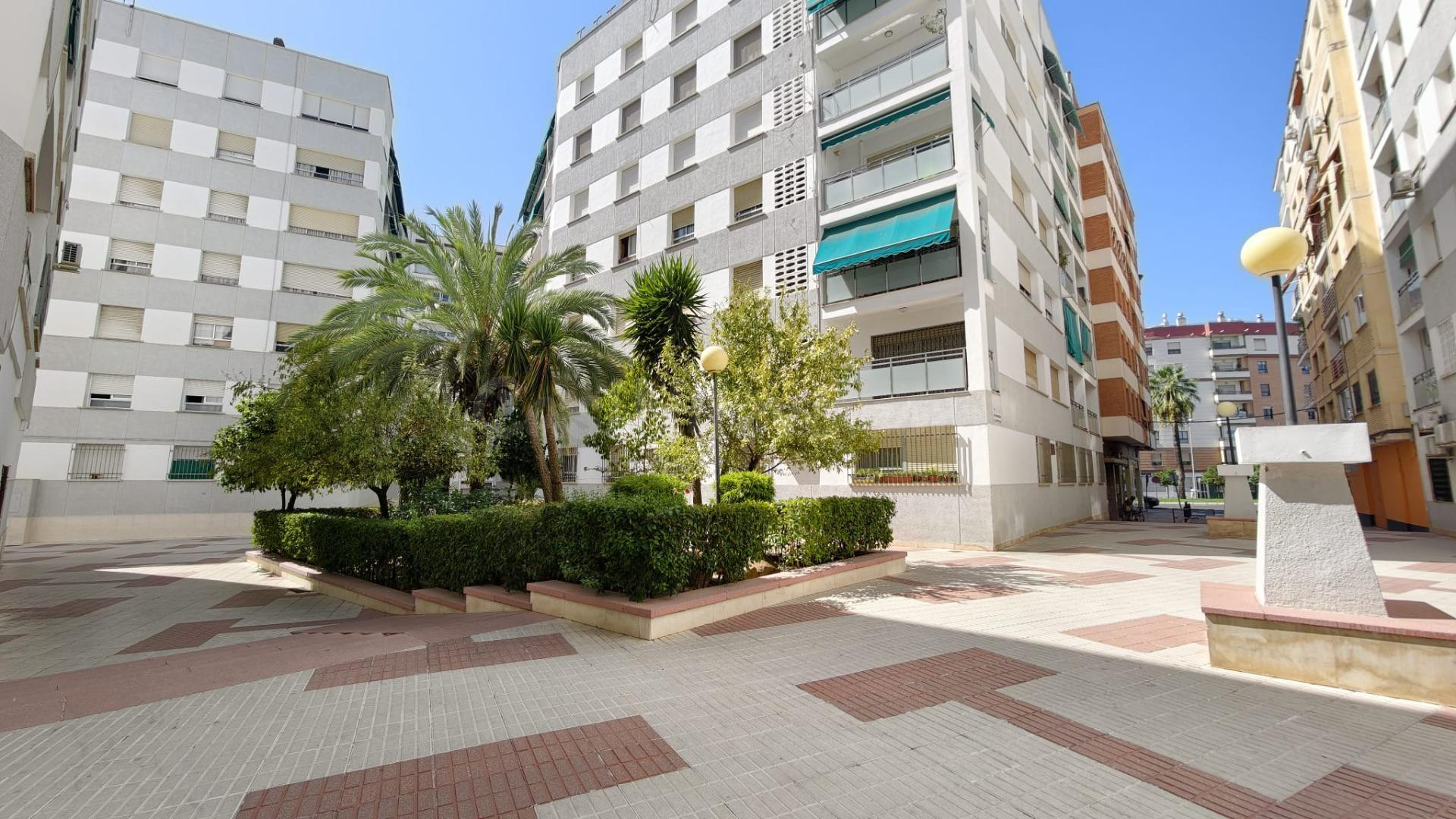 ¡¡ GRAN OPORTUNIDAD EN MEDINA AZAHARA !! PISO EXTERIOR DE TRES DORMITORIOS, 95 M2 Y ASCENSOR