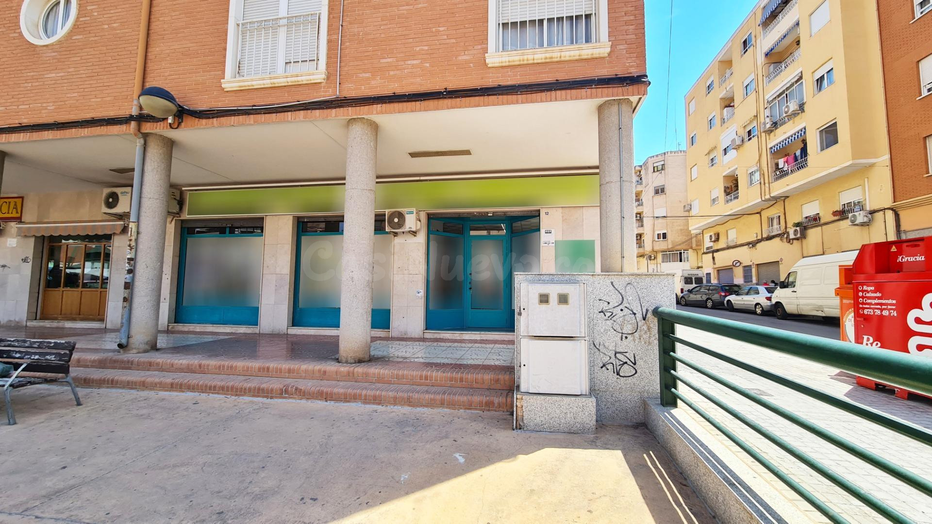 SE VENDE LOCAL COMERCIAL EN PETRER ZONA MERCADO LA FRONTERA