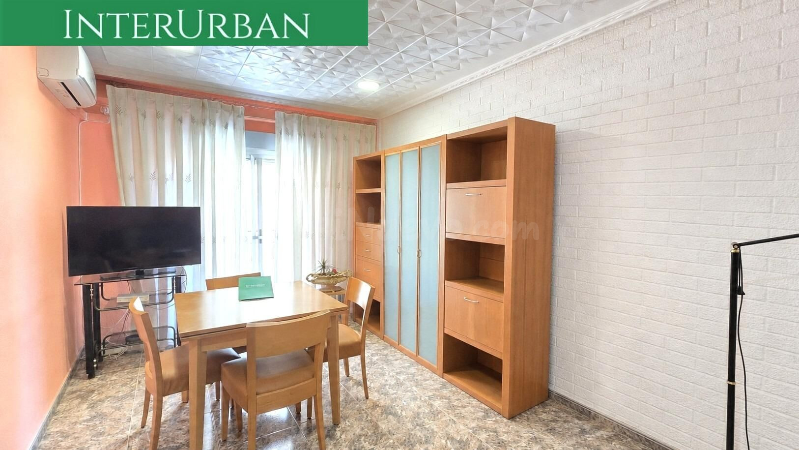 Interurban vende Amplio piso de 3 dormitorios con balcón y galería en Llíria