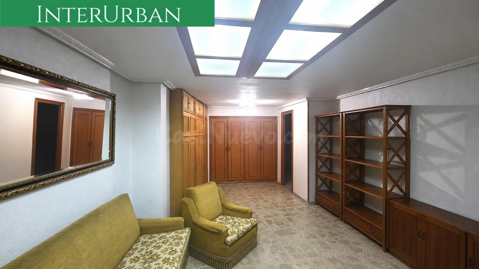 INTERURBAN vende Vivienda con gran garaje para 3 coches y múltiples posibilidades en Llíria