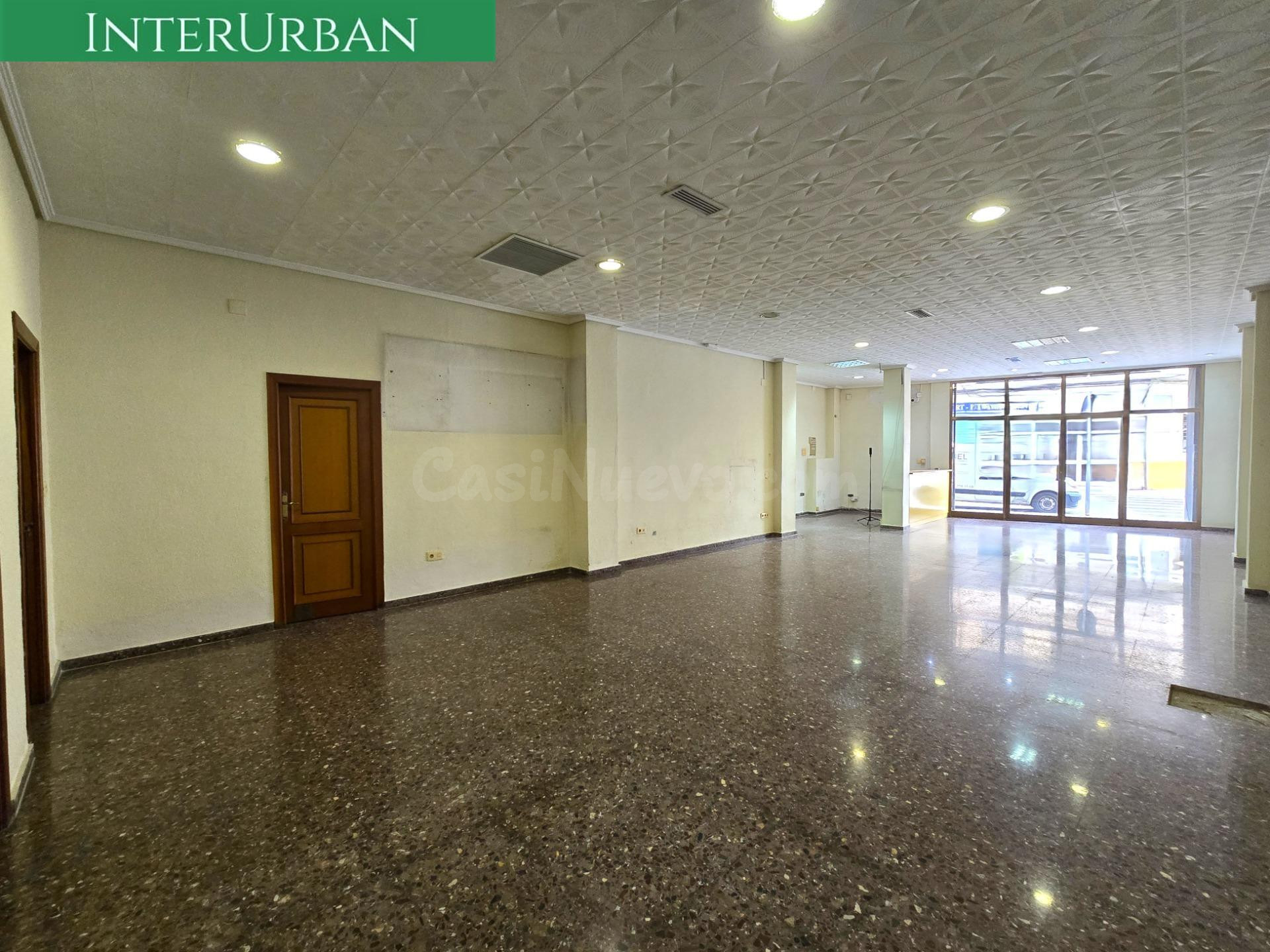 Amplio Bajo Comercial con 178 m2 en alquiler en Llíria – Zona de gran paso y excelente visibilidad