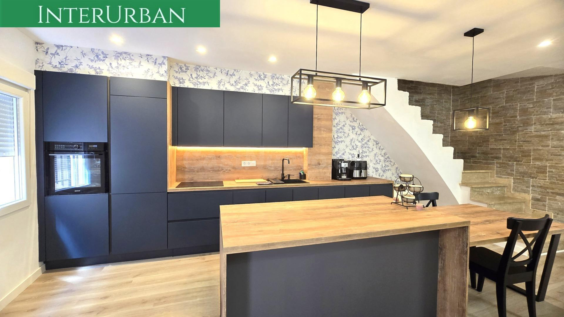 Oportunidad - Casa reformada con gran terraza y 3 dormitorios en Llíria