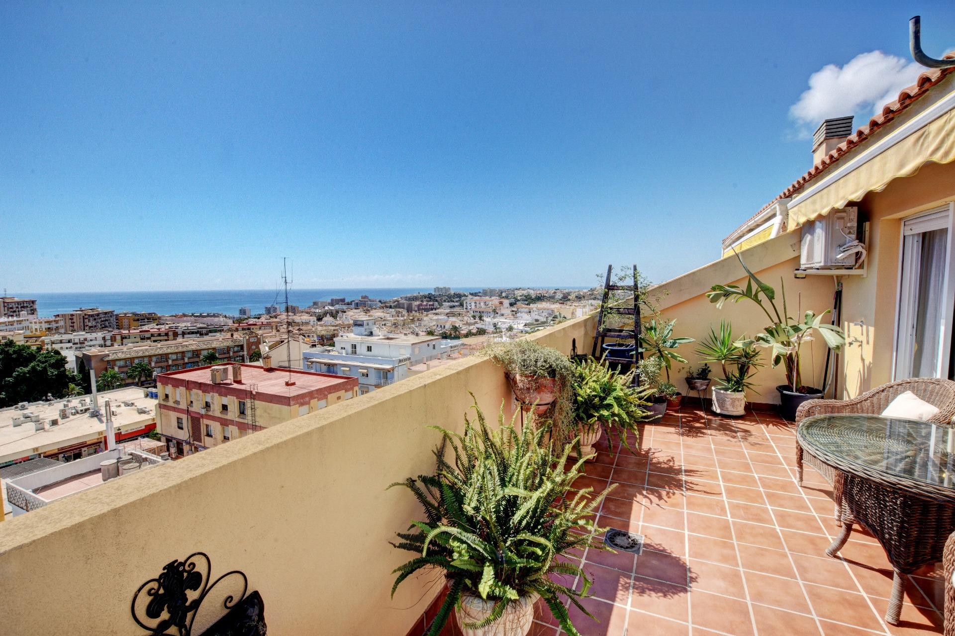 Atico de Lujo en centro de Arroyo de la Miel con Vistas al mar Panoramicas