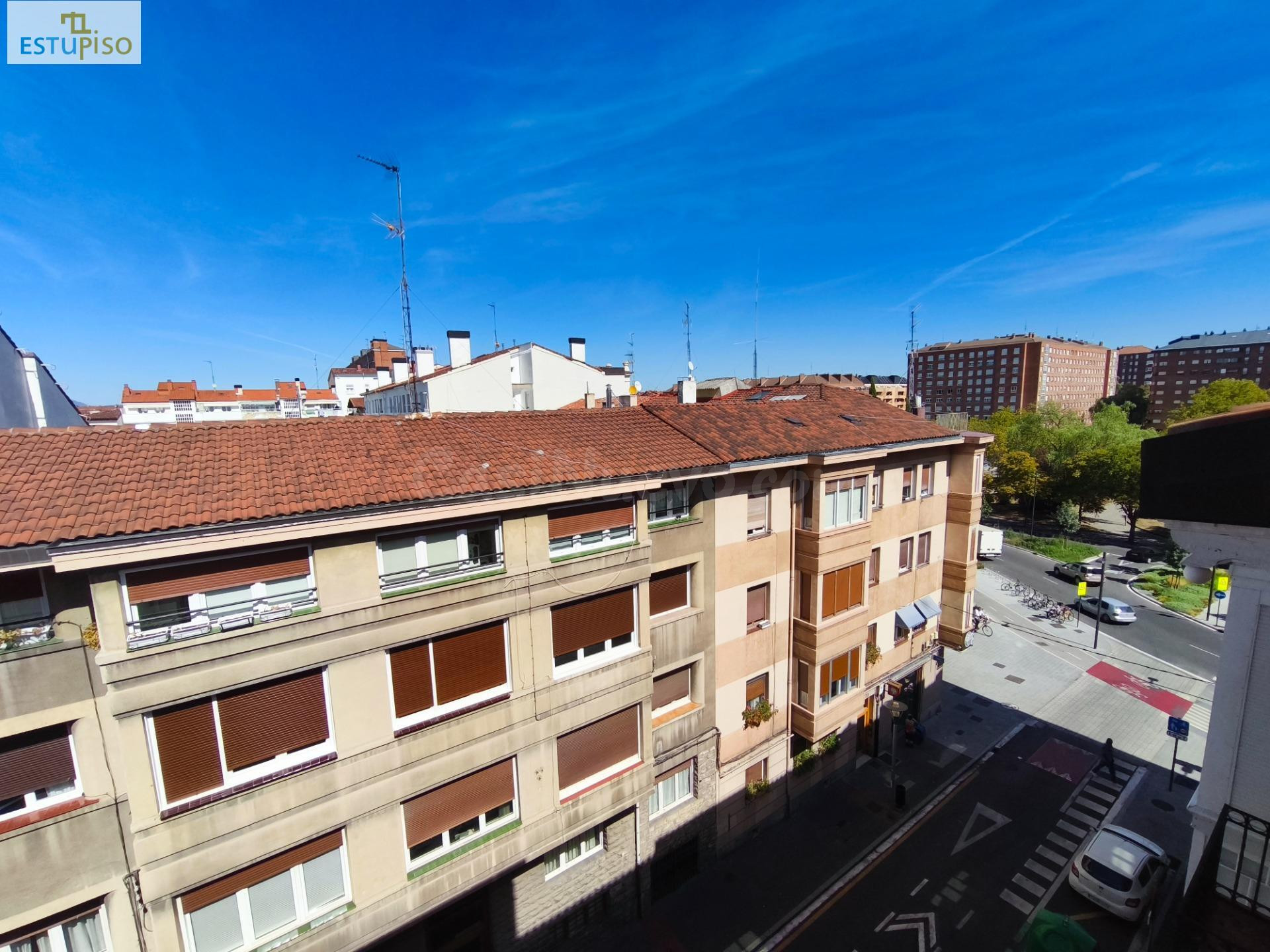 CUIDADO PISO CALLE LIBERTAD - 90 m2  -Ascensor-3 hab.-Salón-Cocina-Baño con ducha-Trastero incluido-Luminoso