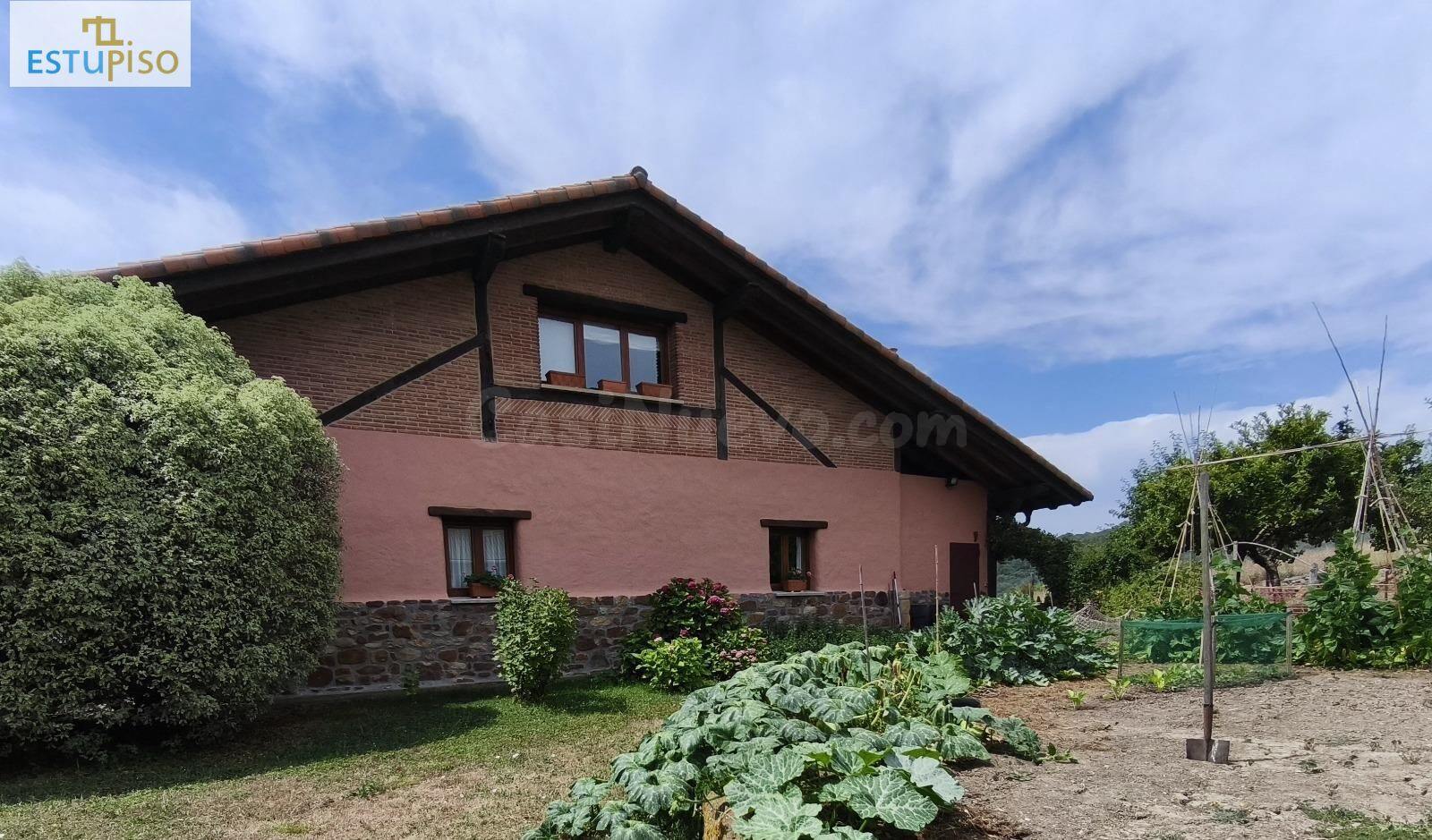 ESPECTACULAR FINCA 47.700 m2 | Casa Unifamiliar, 2 Pabellones, Vistas al Pantano y Gorbea |  Estanque, Huerta, frutales, jardín y mucho más