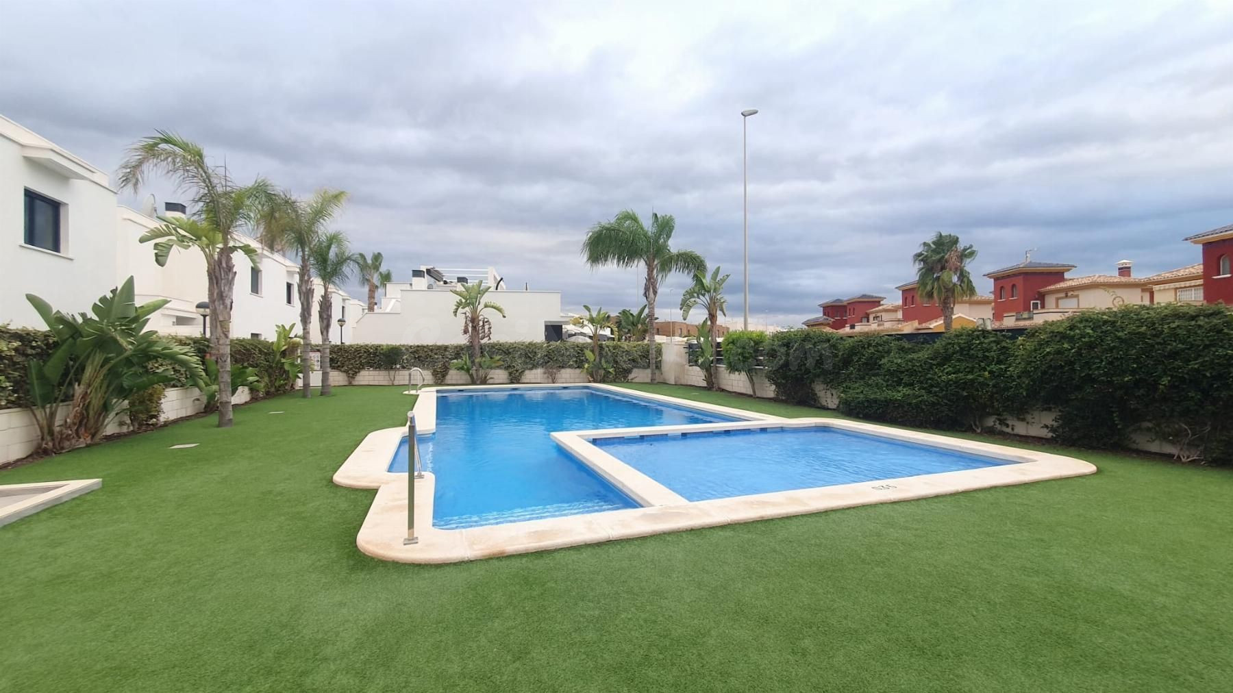 Chalet (Pareado) en venta en Cabo de la Nao, Res. Tabora