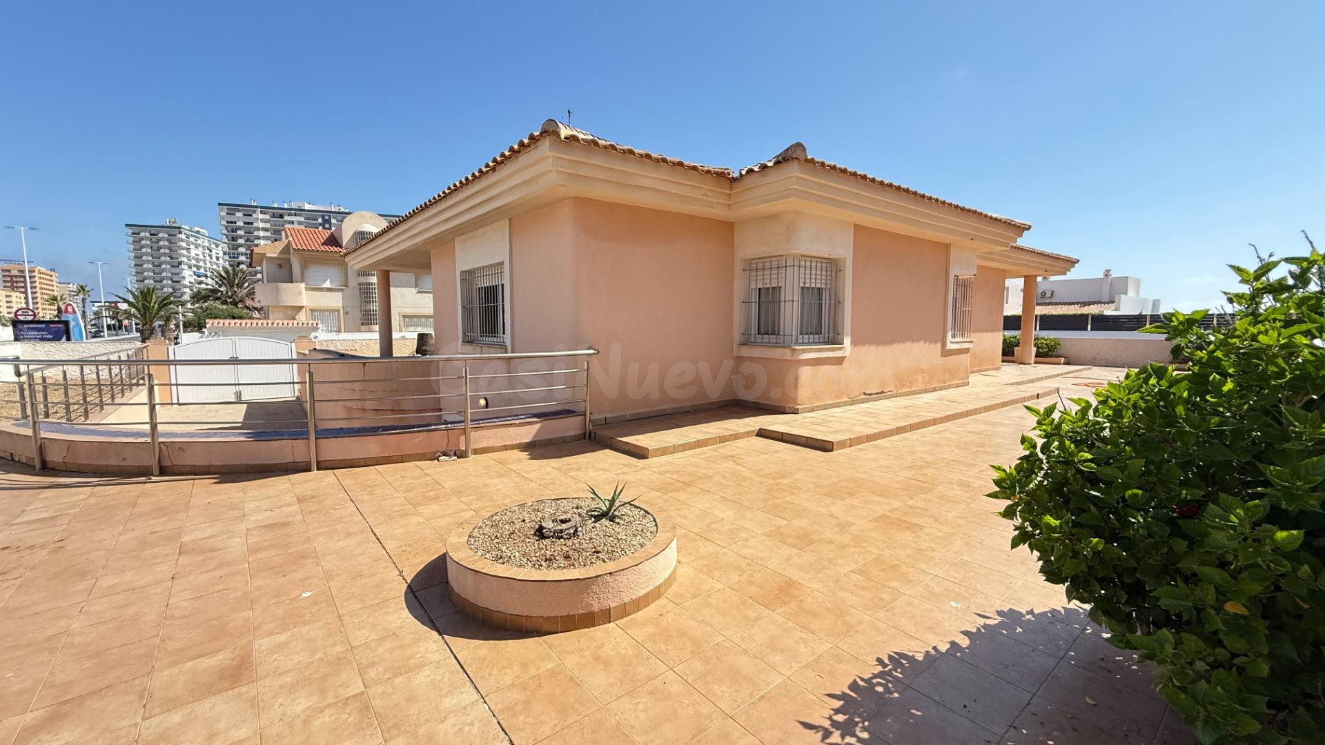 Impresionante chalet en La Manga a pasos de la playa - foto 2