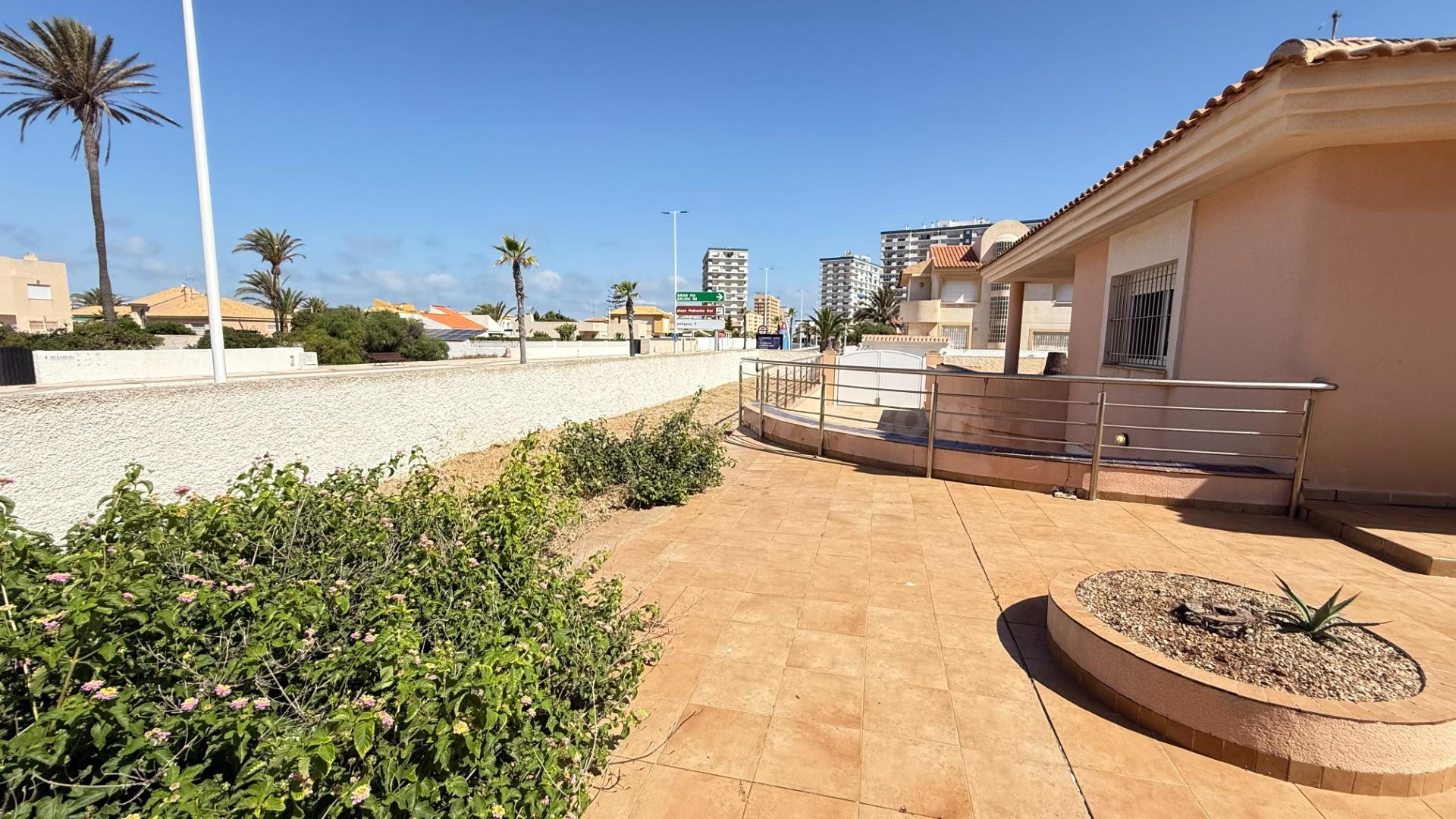 Impresionante chalet en La Manga a pasos de la playa - foto 4