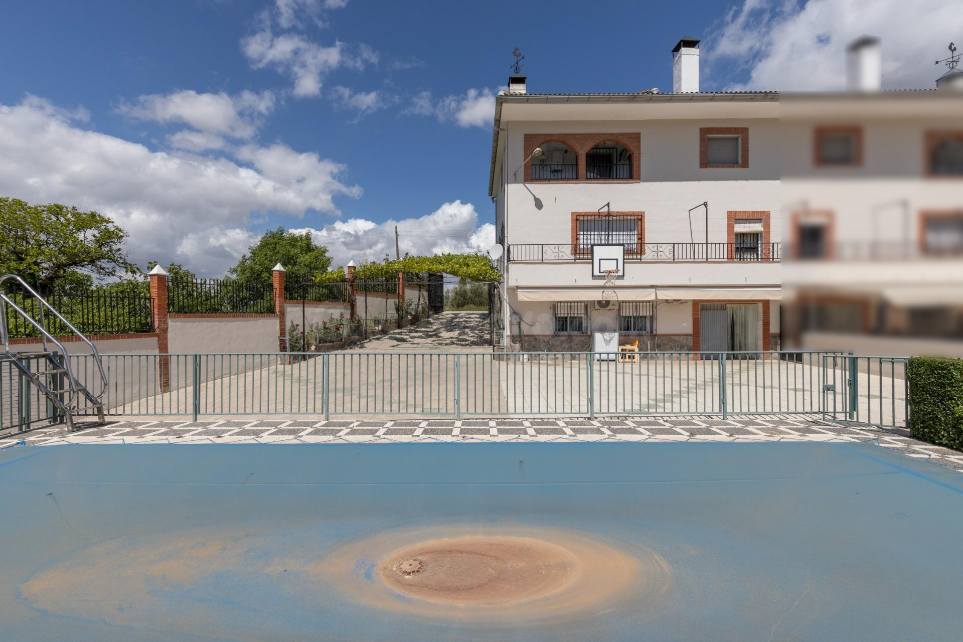 Pareado 6 habitaciones 297m² en venta - Sierra de huetor y la alfaguara