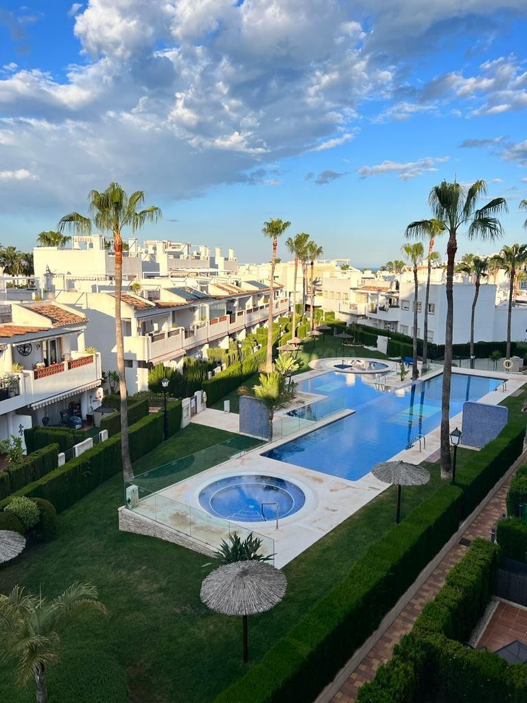 MAGNIFICA VIVIENDA EN PLANTA BAJA CON PISCINA COMUNITARIA, IDONEA COMO VACACIONAL