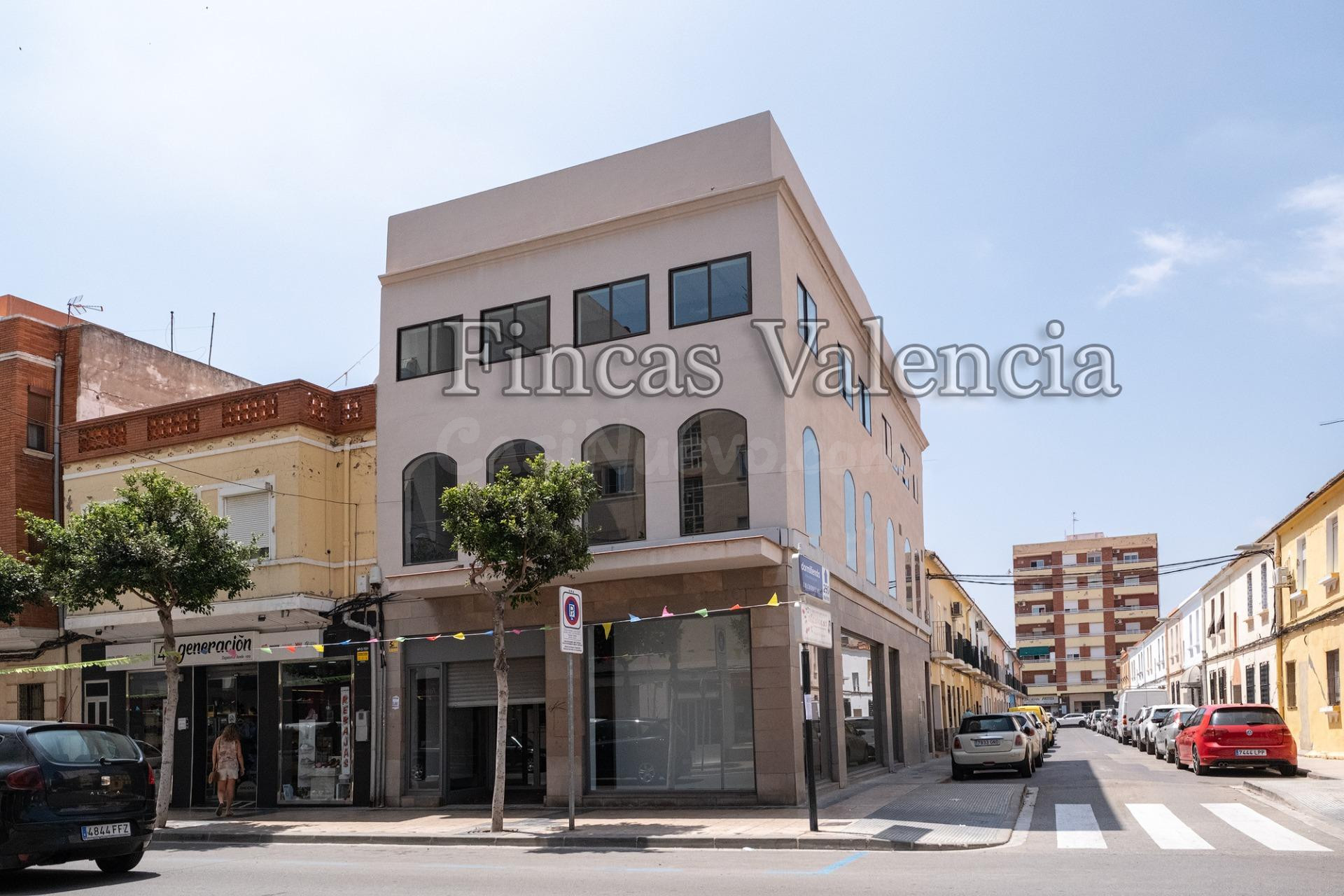 EDIFICIO.- OPORTUNIDAD DE INVERSIÓN EN EL CENTRO COMERCIAL DE PUERTO DE SAGUNTO
