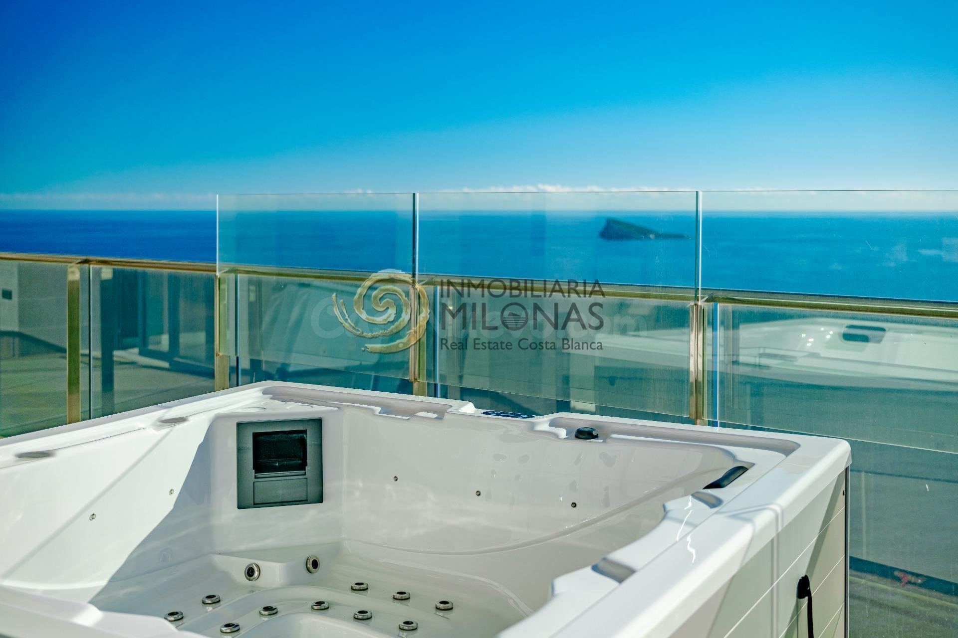Lujoso apartamento de 2 dormitorios en exclusivo residencial Sunset Cliffs en la Playa de Poniente
