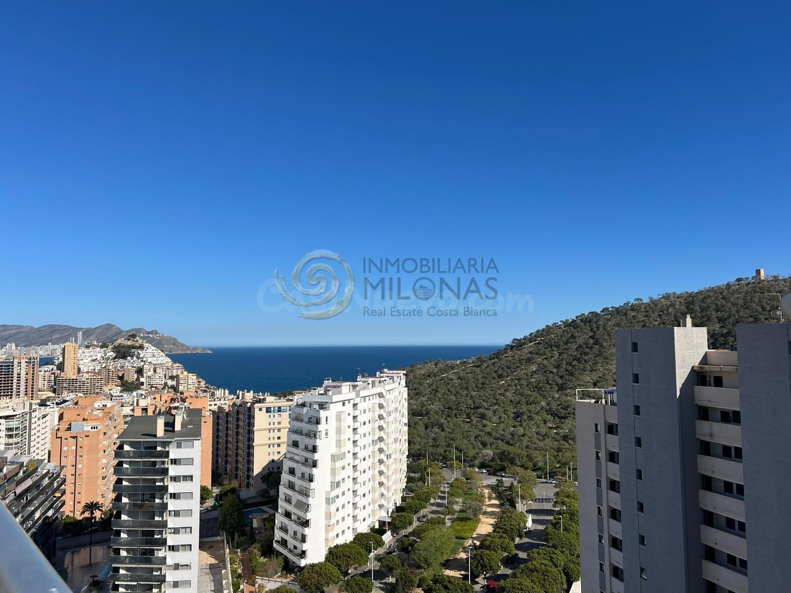 Espectacular ático duplex con vistas al mar y montaña en La Cala de Villajoyosa