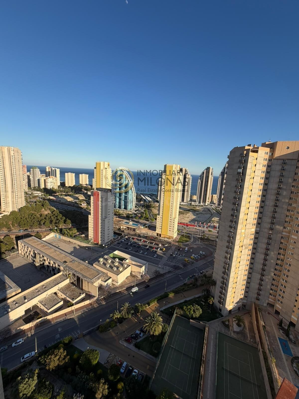 ️ Vistas al Mar Piso de 2 dormitorios en Vía Parque Benidorm con garaje