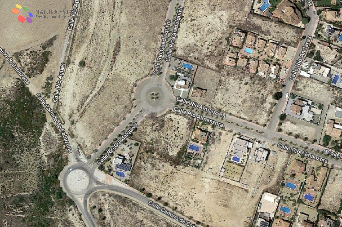 PARCELA URBANA EN ZONA INMEJORABLE