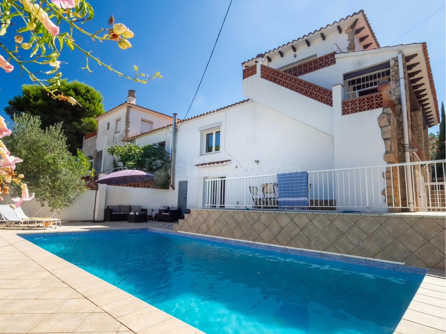 Casa en muy buen estado con piscina privada en la zona de Pu