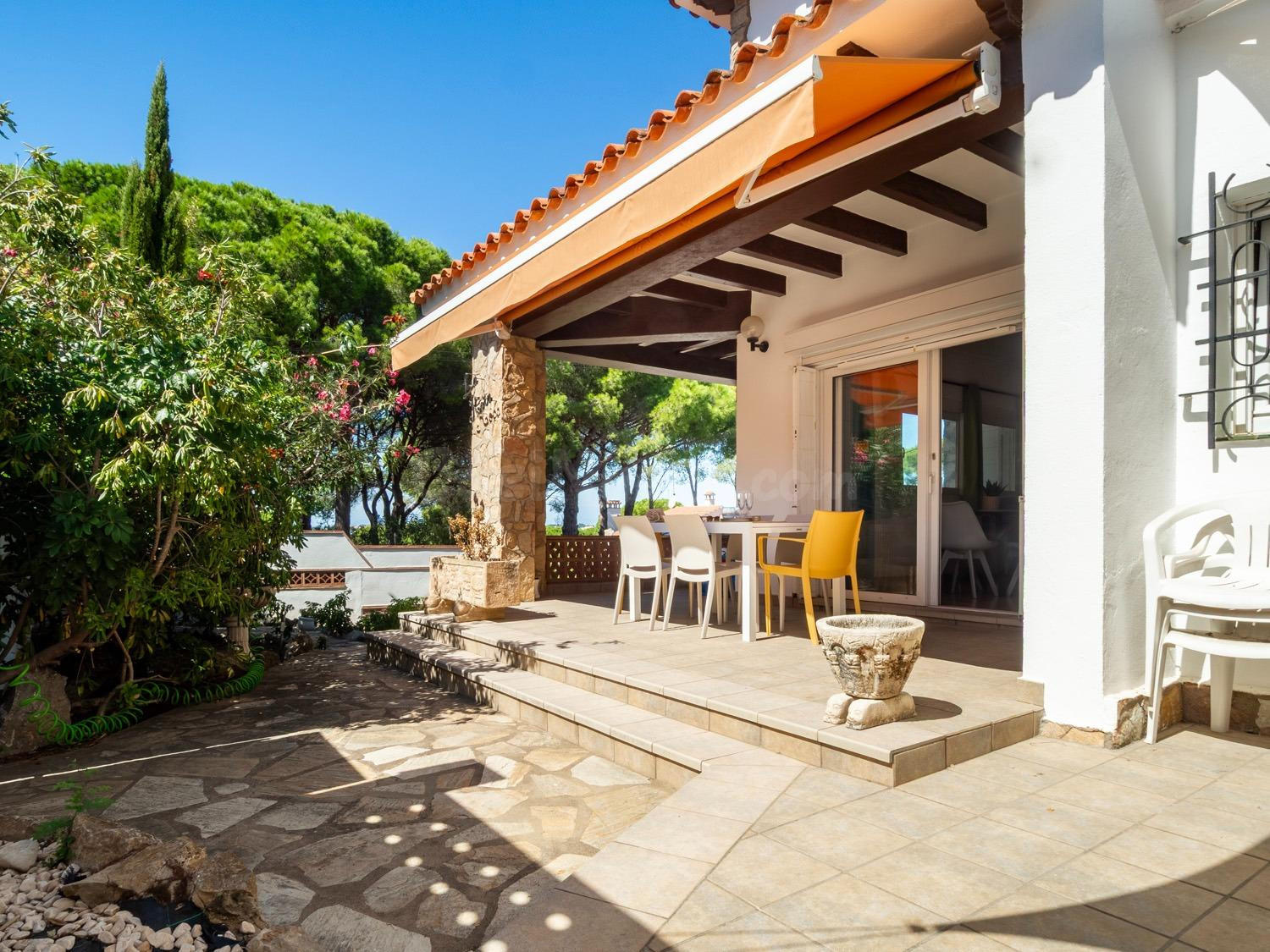 Casa en muy buen estado con piscina privada en la zona de Pu - foto 2