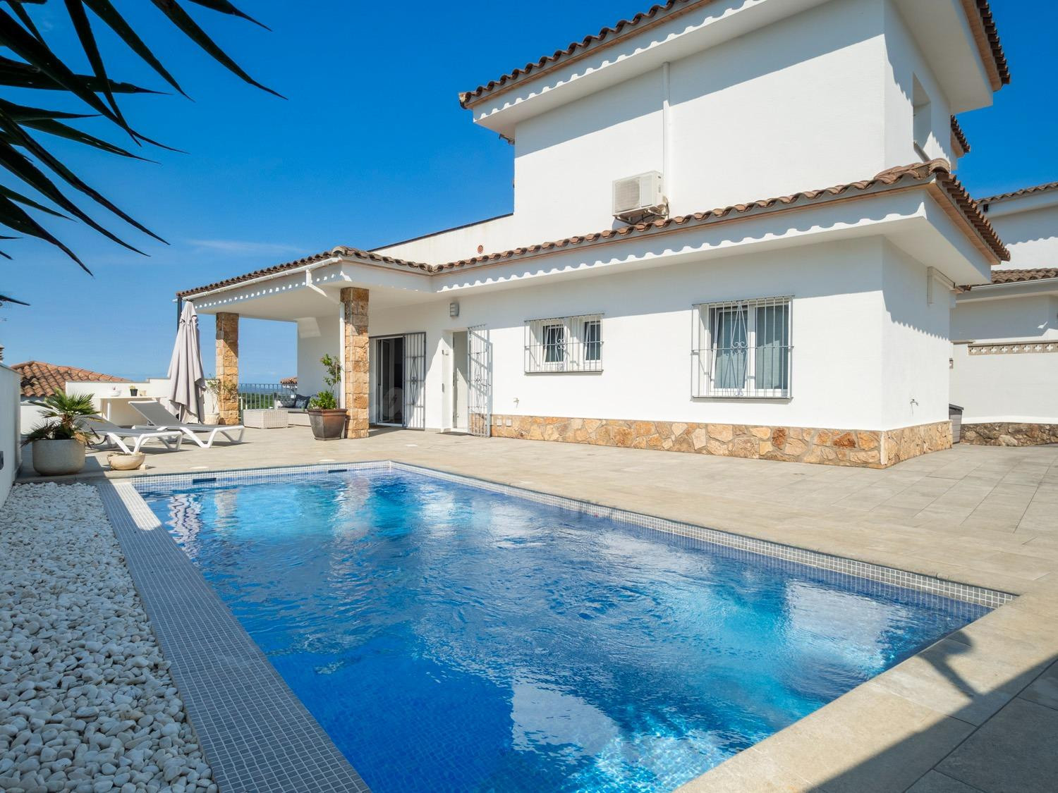 Gran casa familiar en Puig Sec: Luminosidad, confort y vista