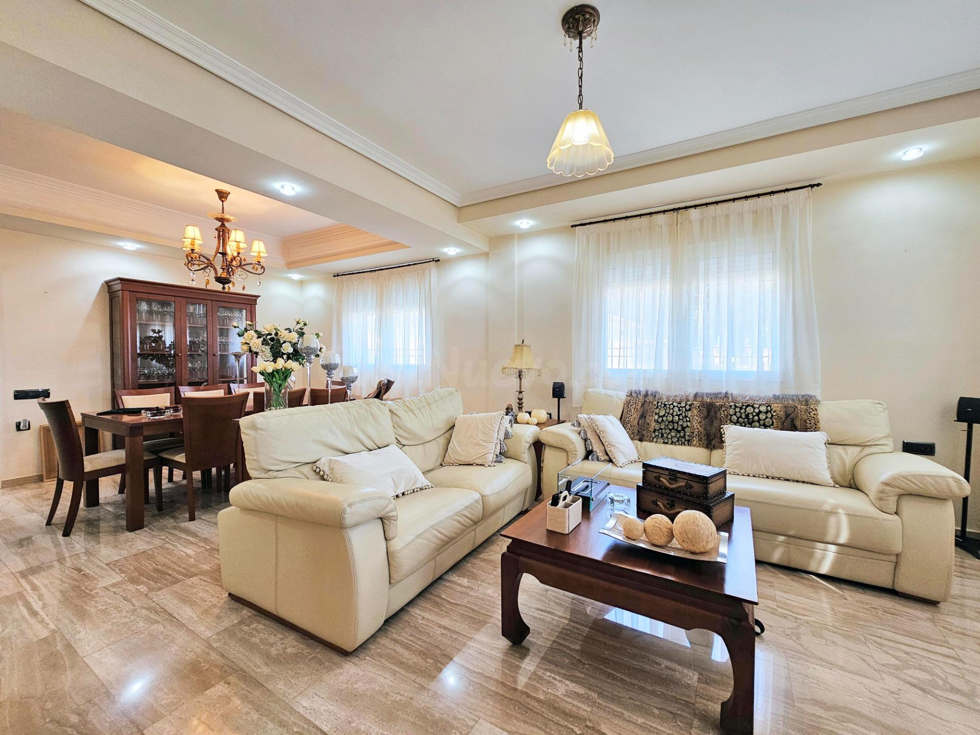 SE VENDE ESTUPENDO CHALET SITO EN Calle RICARDO BELVER, LA P
