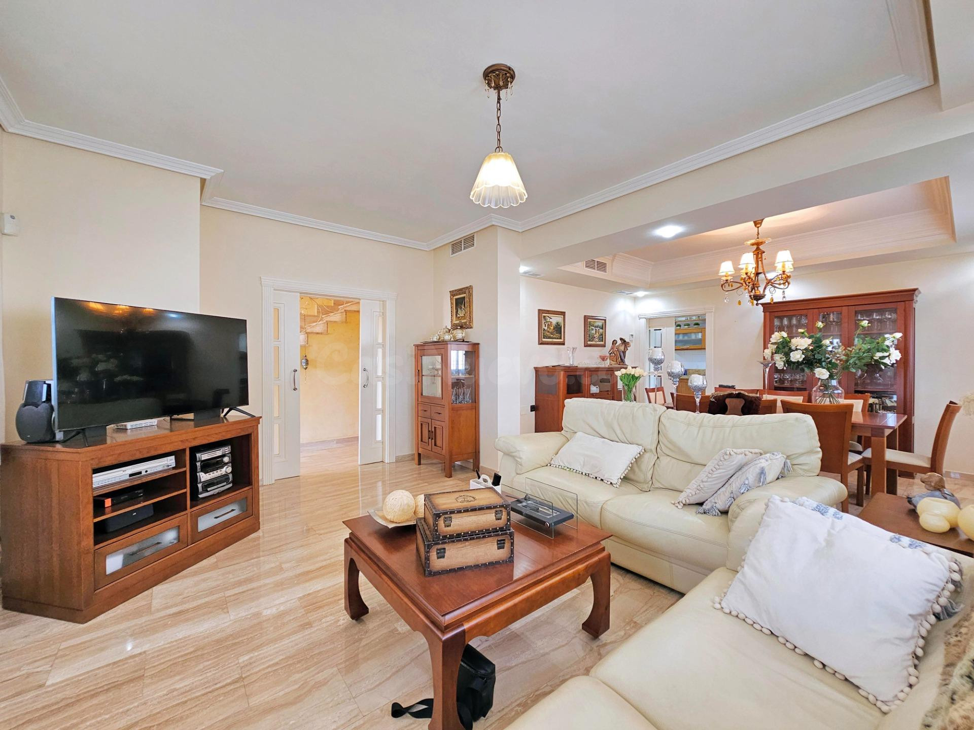 SE VENDE ESTUPENDO CHALET SITO EN Calle RICARDO BELVER, LA P - foto 2