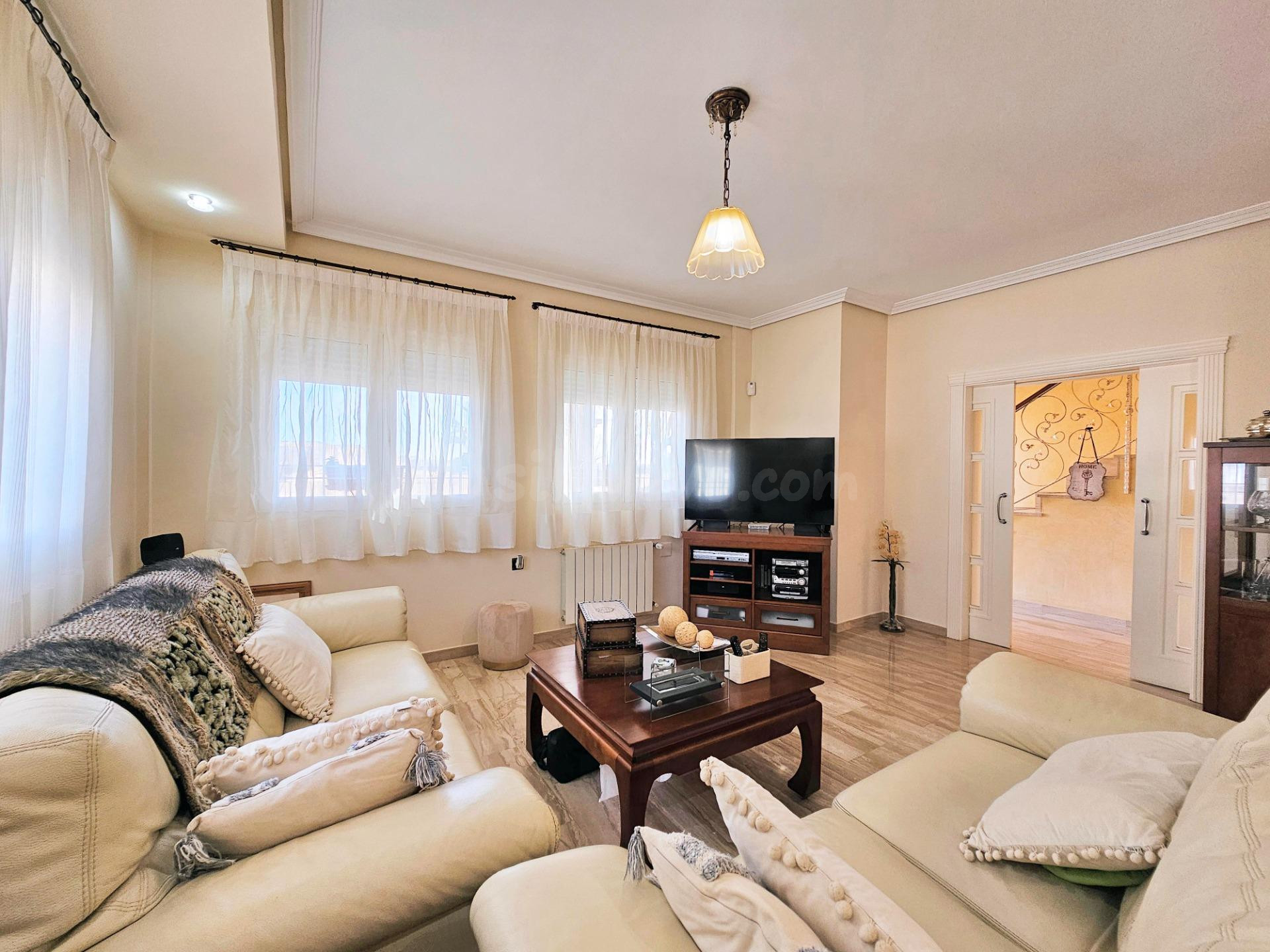 SE VENDE ESTUPENDO CHALET SITO EN Calle RICARDO BELVER, LA P - foto 4