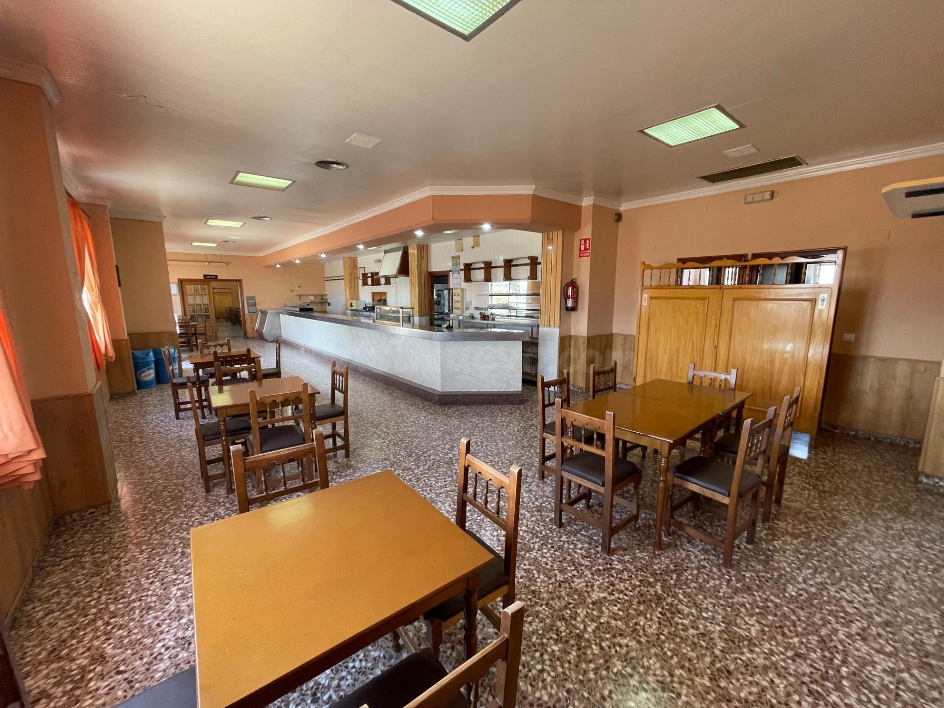 Amplio local comercial acondicionado para hostelería en La P - foto 5