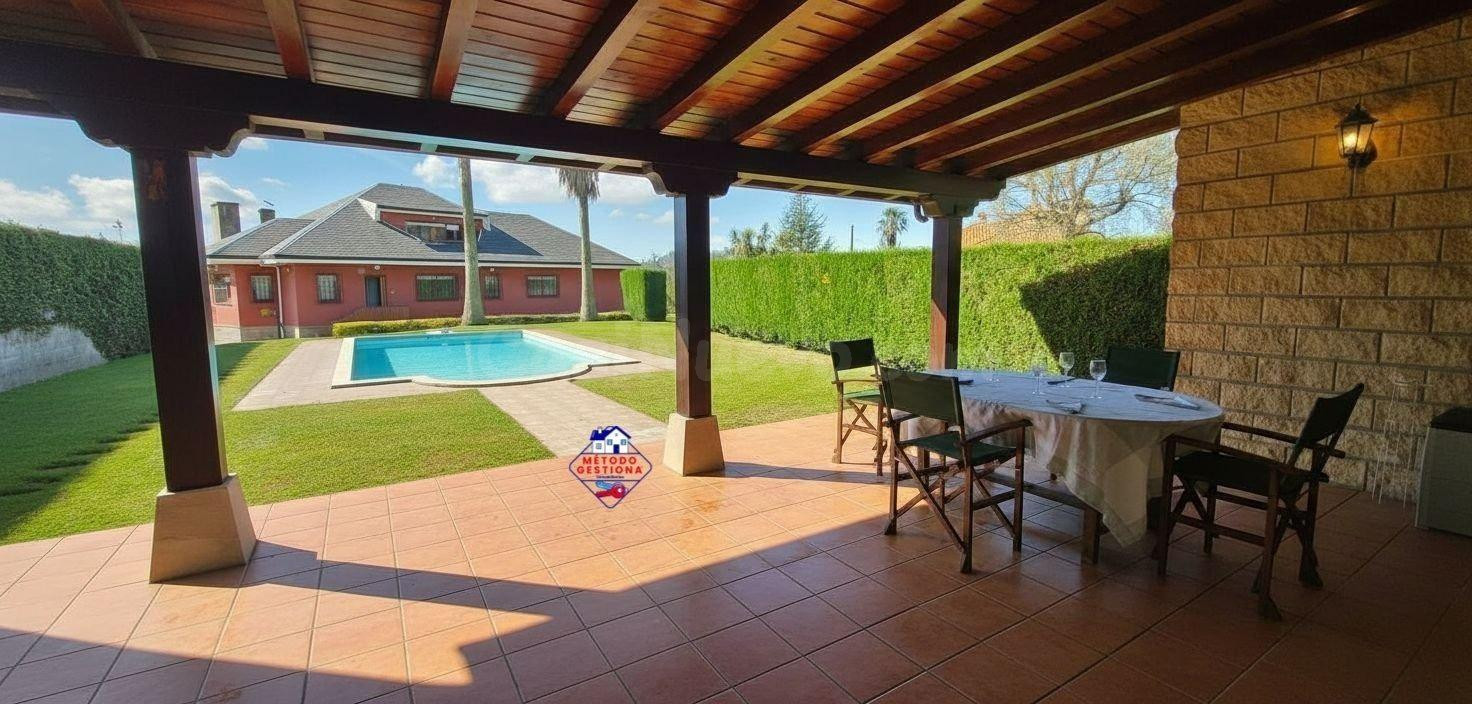 Chalet independiente en Camargo – Exclusiva propiedad con piscina y finca de 2.000 m2