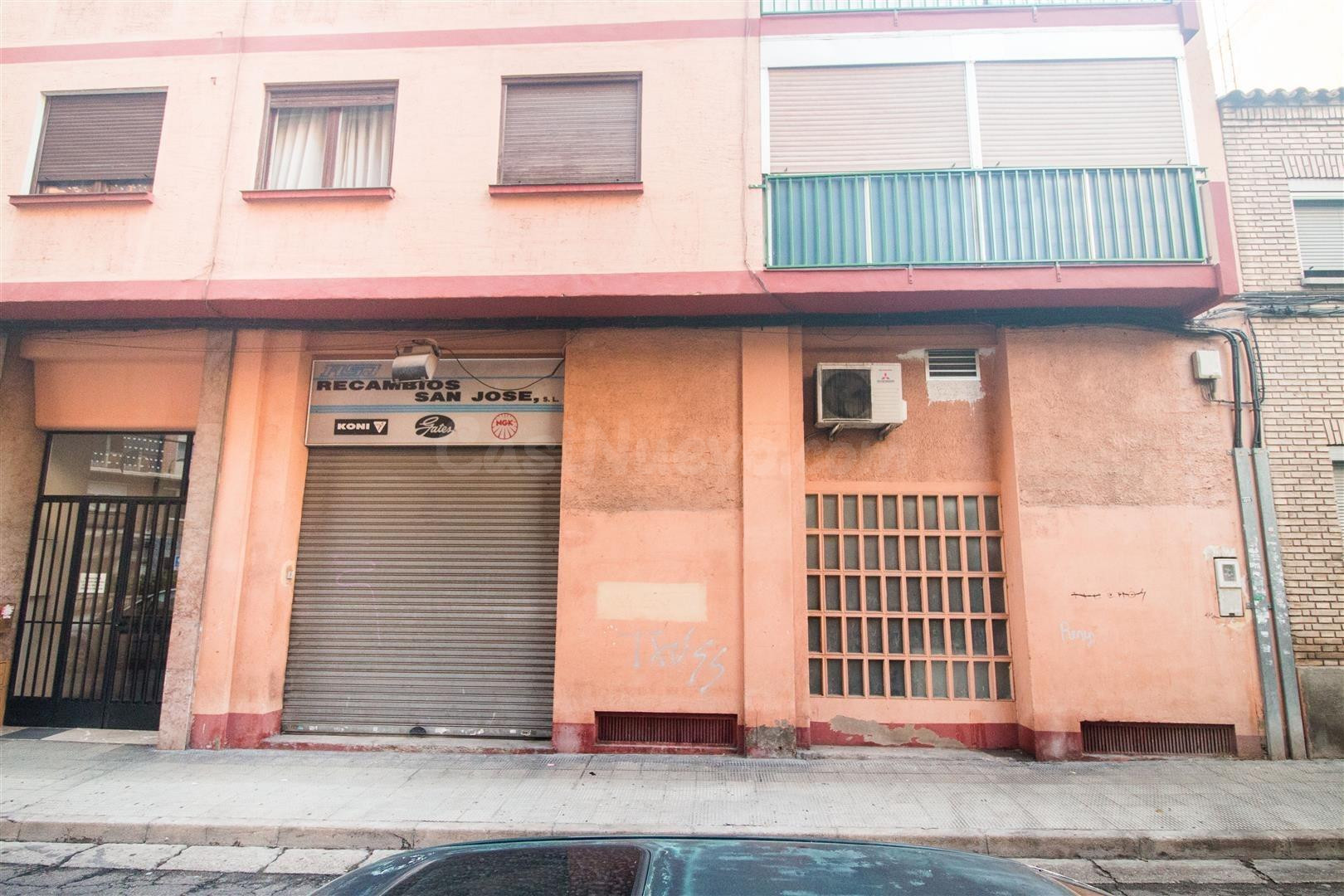 Local comercial 211m² en venta - Torrero