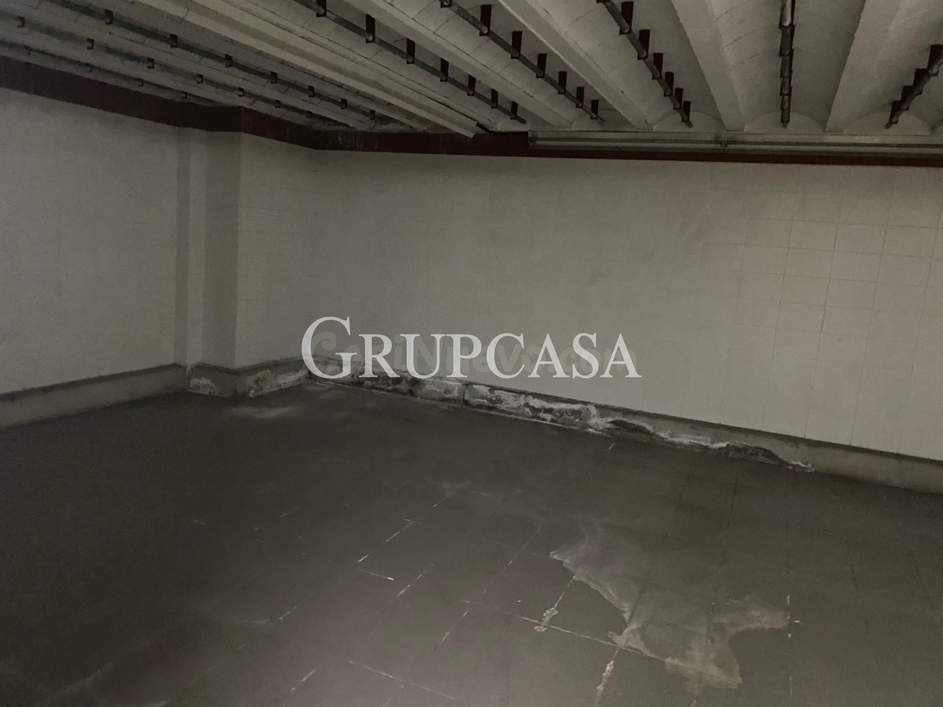 Local comercial 320m² en venta - BORDETA - foto 2